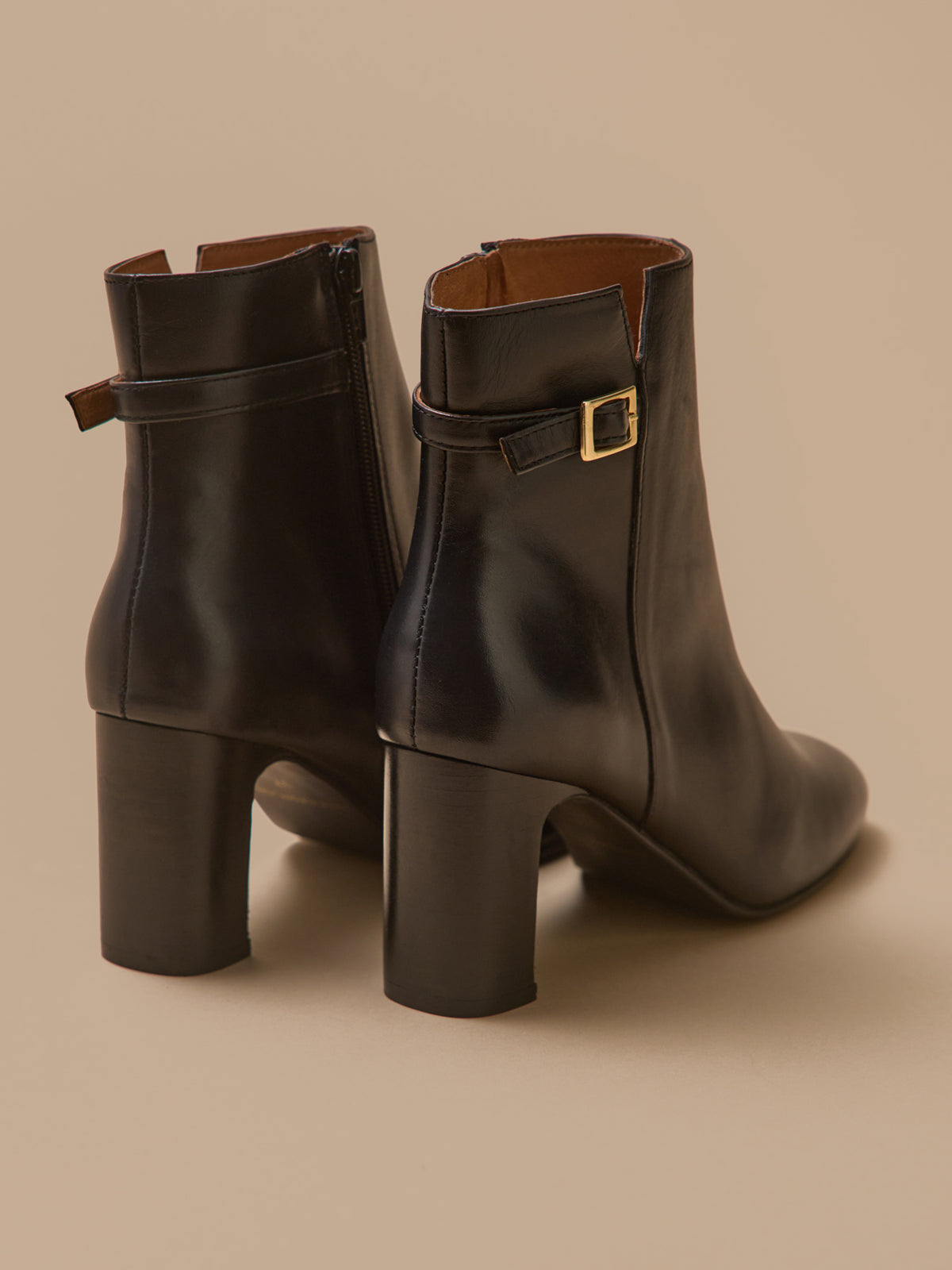 Women's heeled leather boots