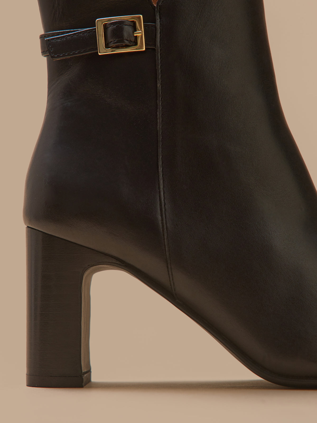 Women's heeled leather boots