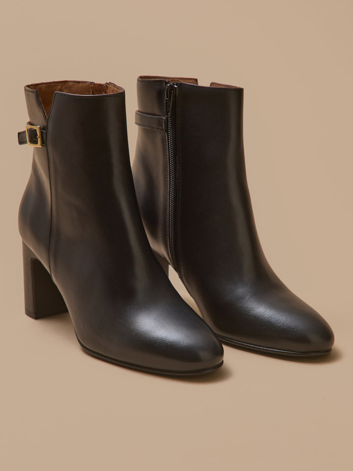 Women's heeled leather boots