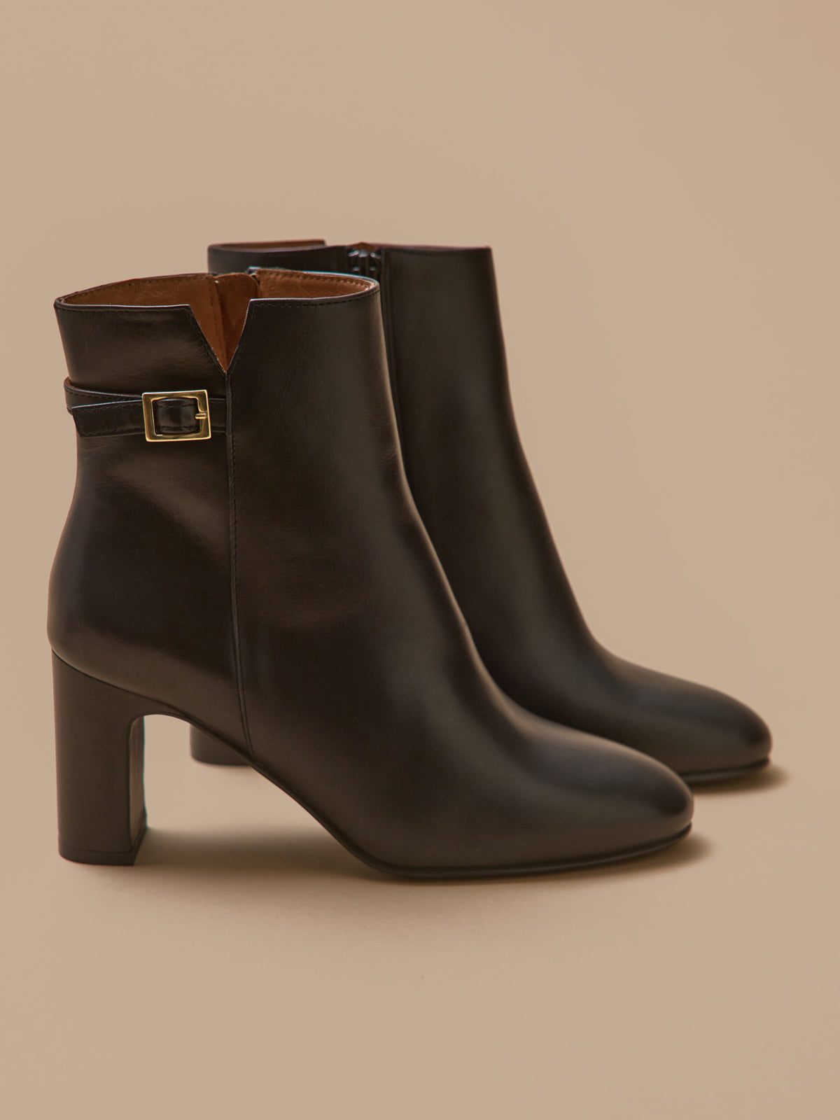 Women's heeled leather boots