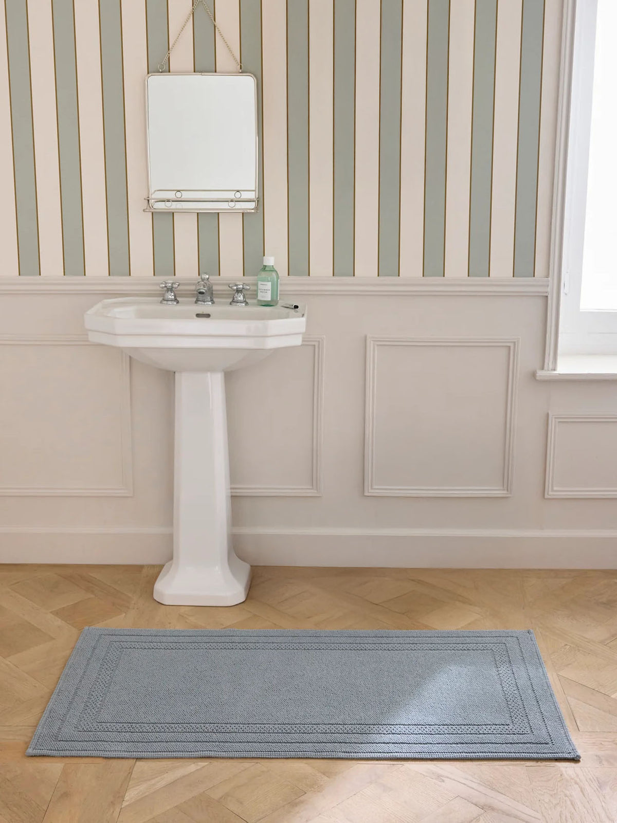 Pile loop bath mat