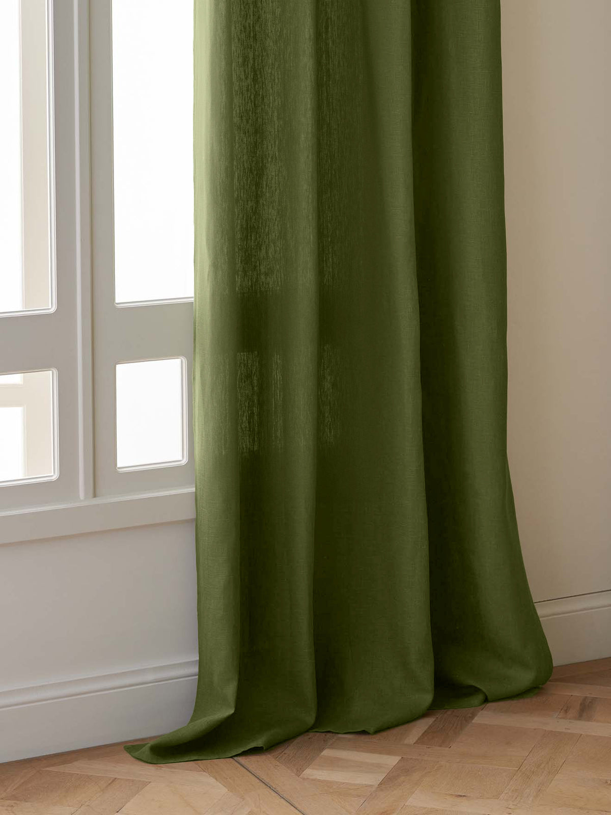 Linen curtain with grommets
