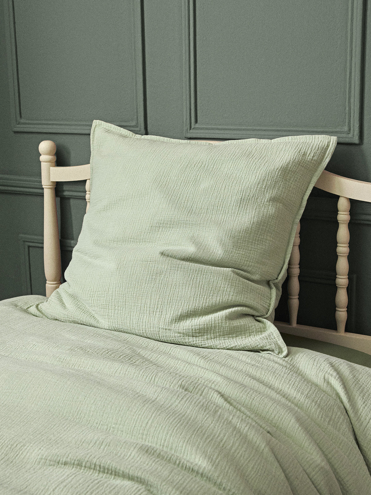 Child's crinkled cotton gauze pillowcase