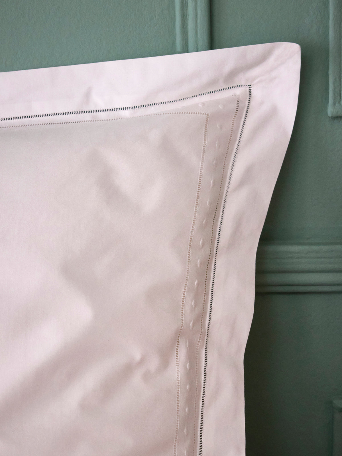 Taie d'oreiller percale de coton brodée "Aglaé"