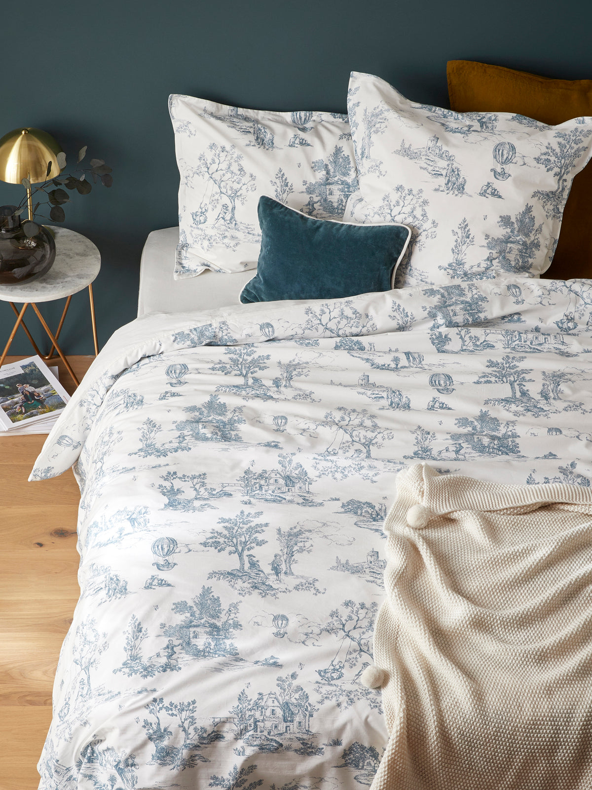 Solid color Toile de Jouy Spirit cotton percale fitted sheet