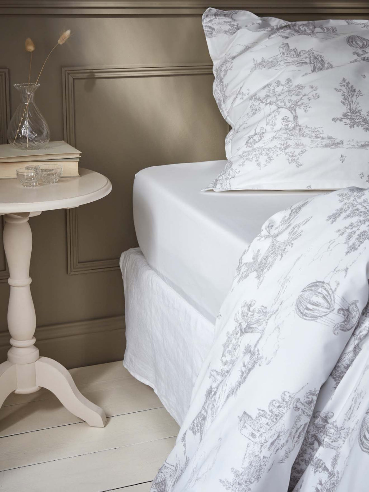 Solid color Toile de Jouy Spirit cotton percale fitted sheet