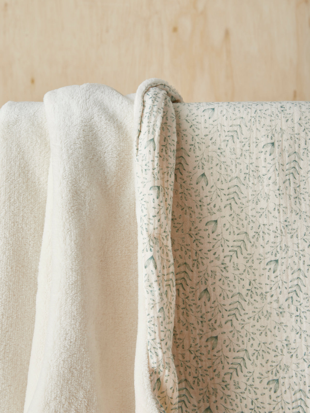 Honeycomb cotton and micro-fleece baby blanket