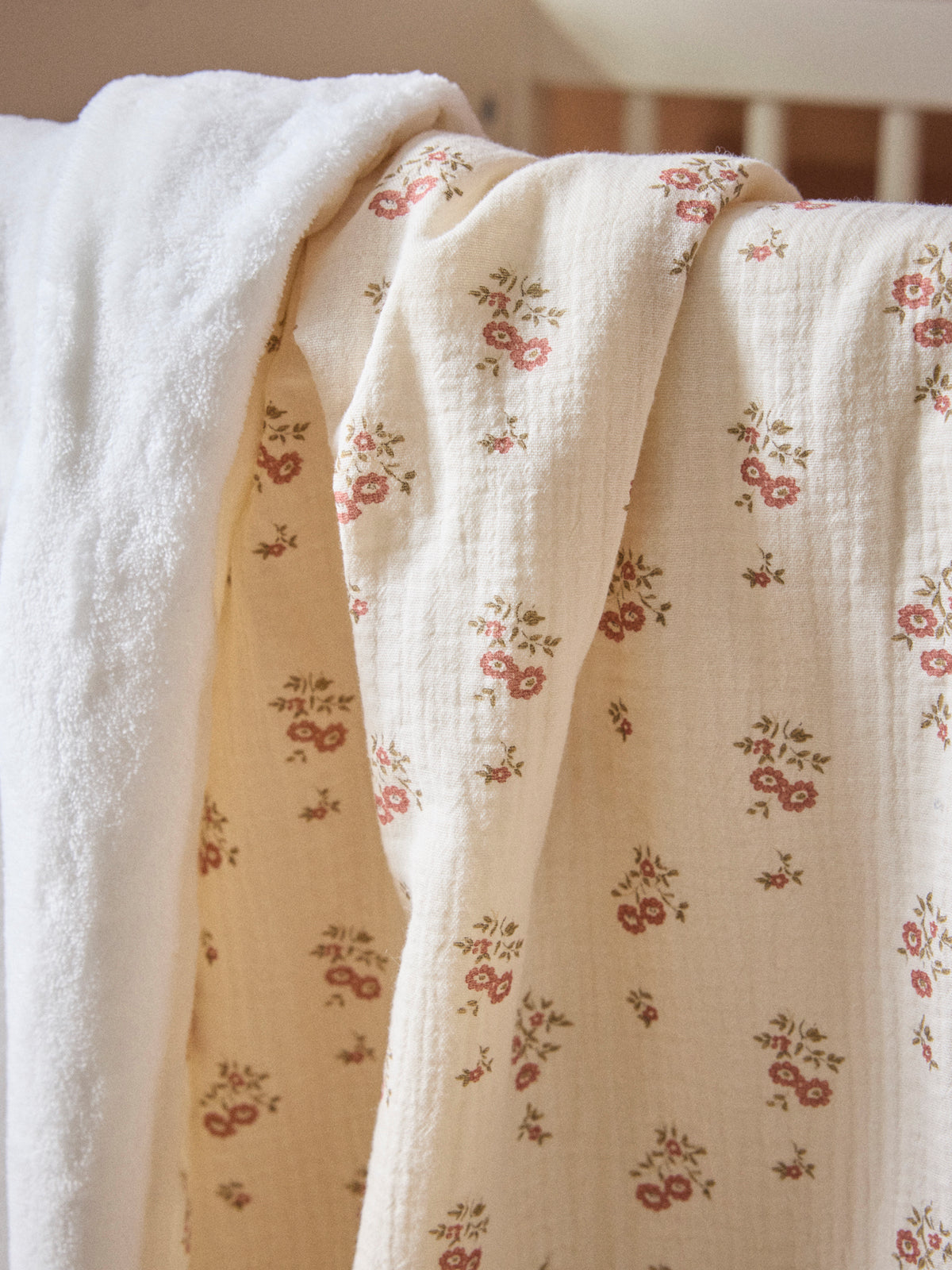 Honeycomb cotton and micro-fleece baby blanket