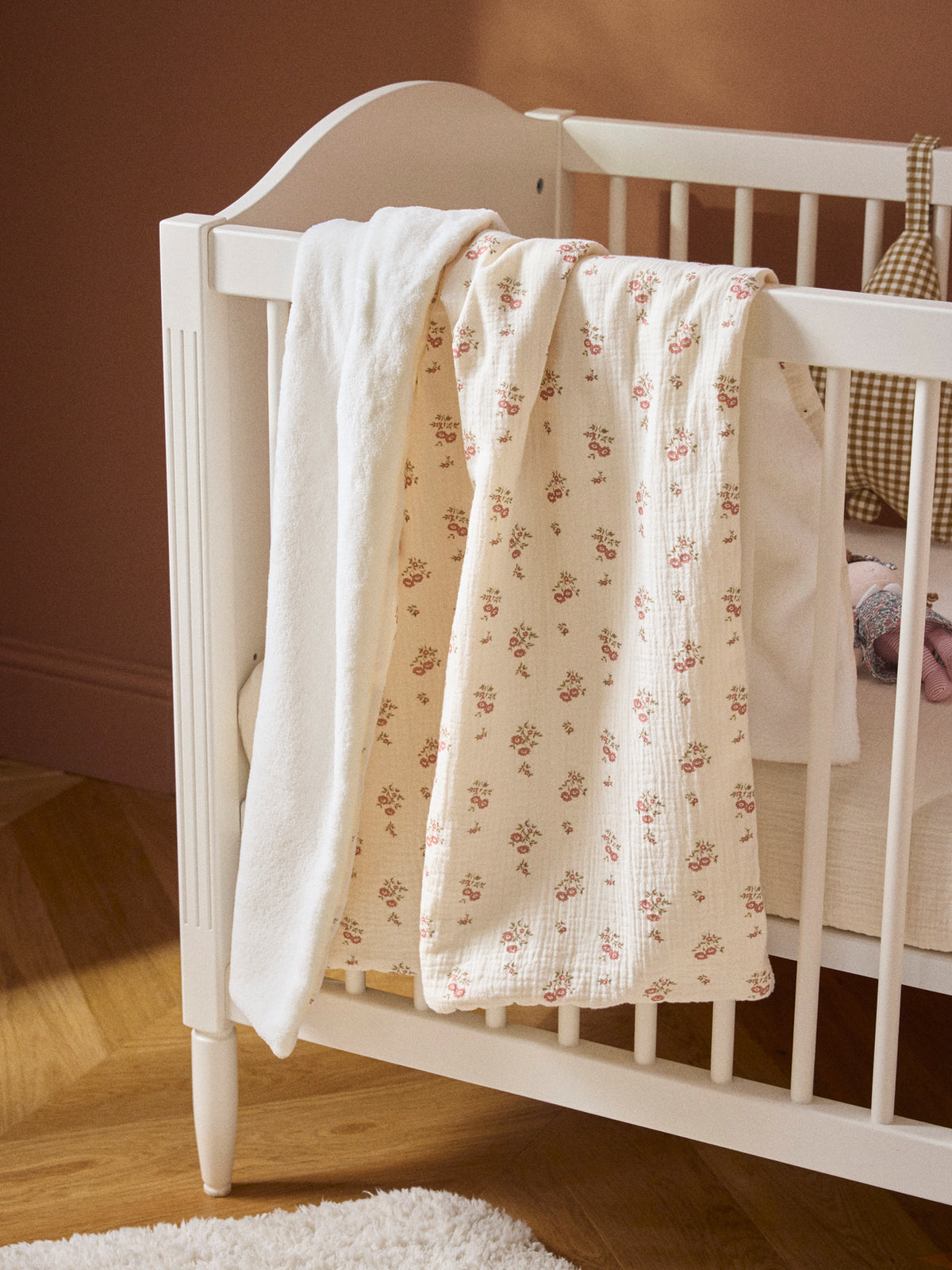 Honeycomb cotton and micro-fleece baby blanket
