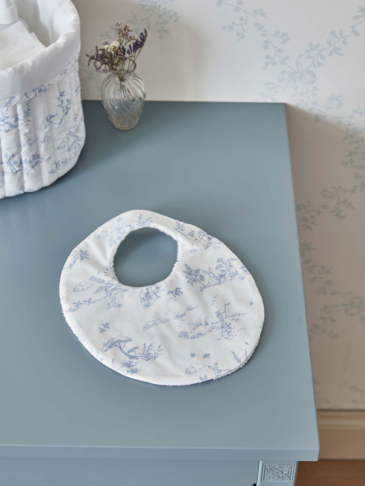 Organic cotton percale bib