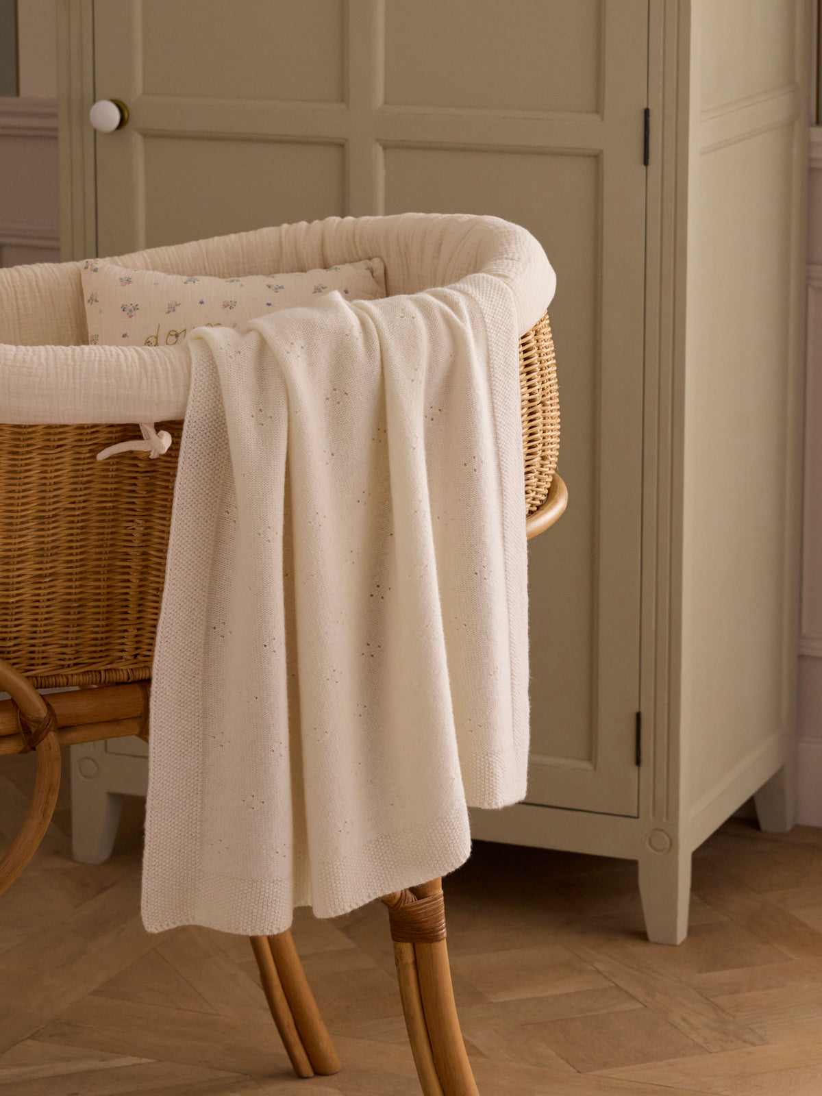 Baby's pointelle lambswool blanket