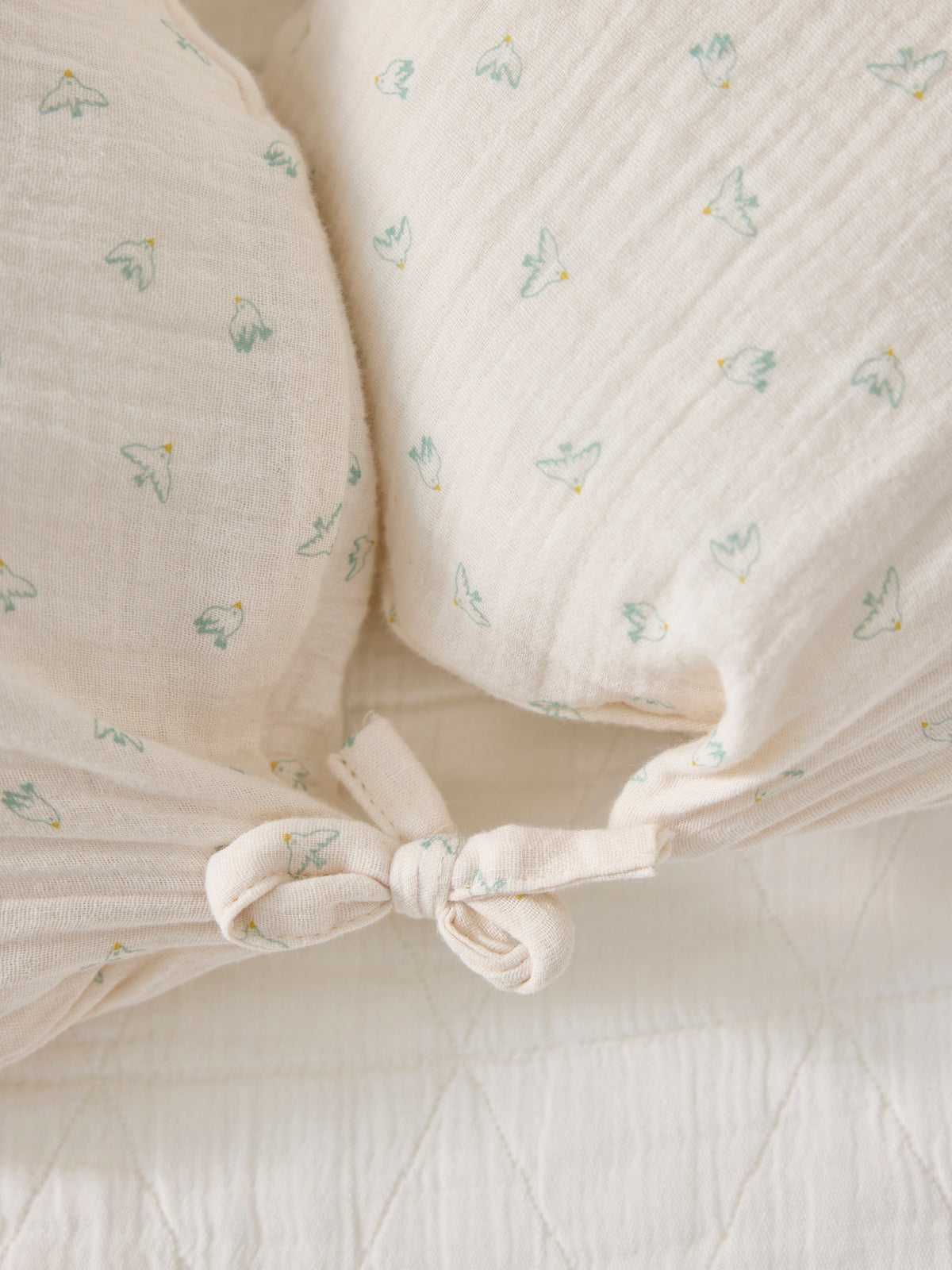 Swallow-print cotton gauze nursing pillow