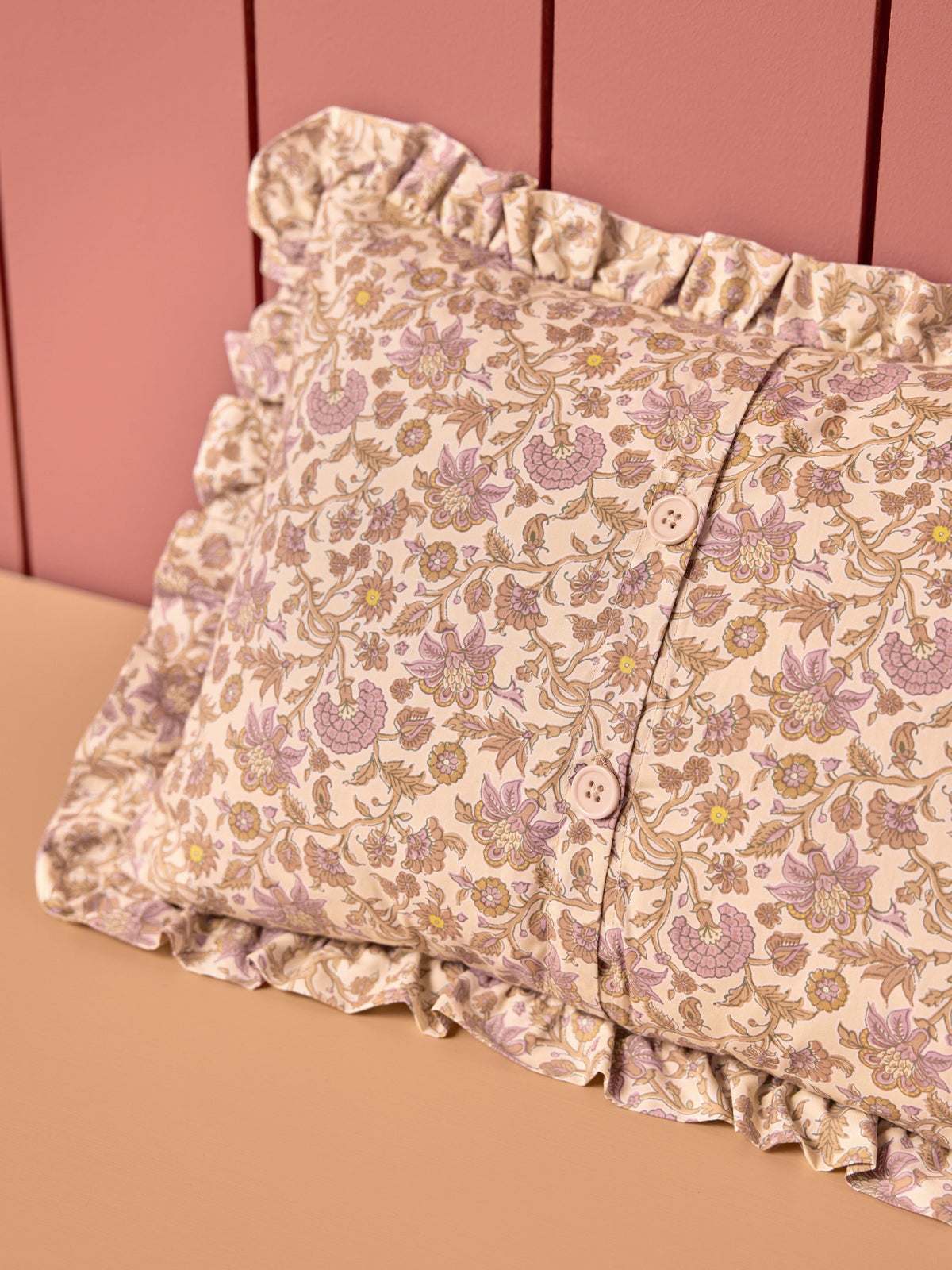 Cotton gauze cushion with ruffle