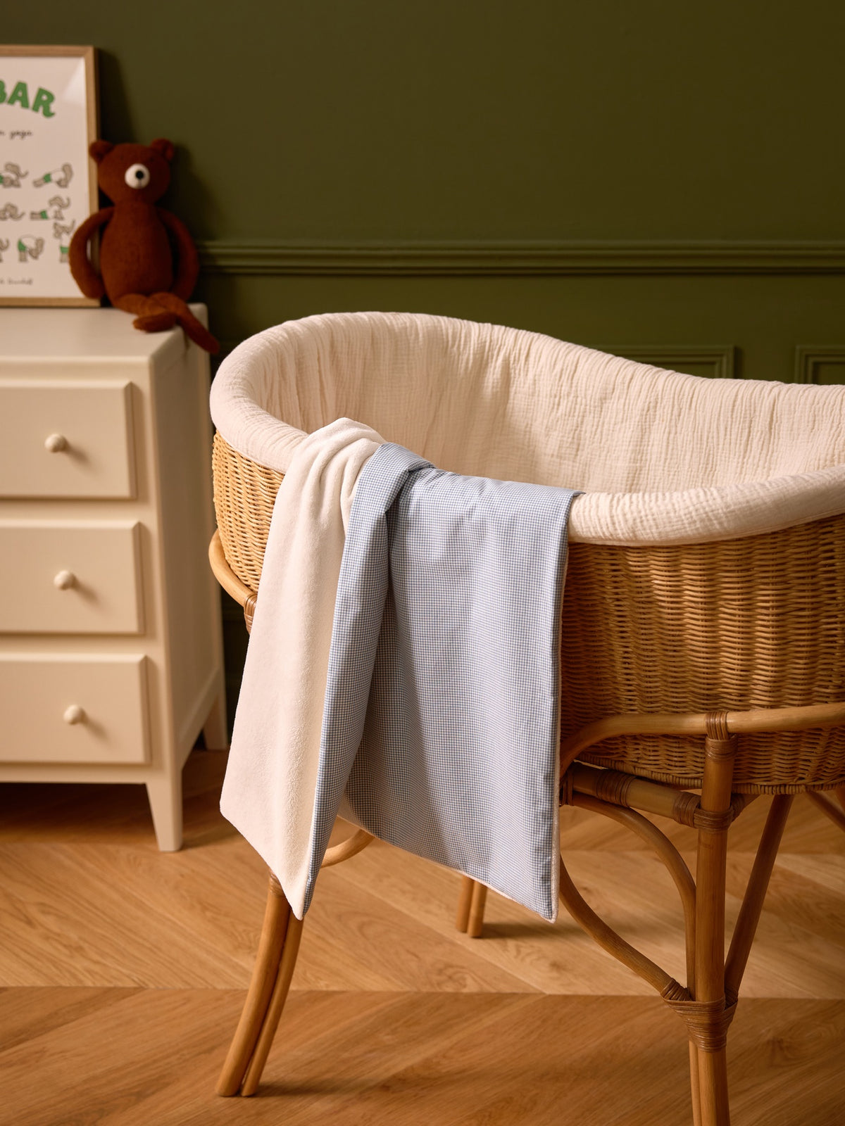 Baby's gingham and microfleece blanket