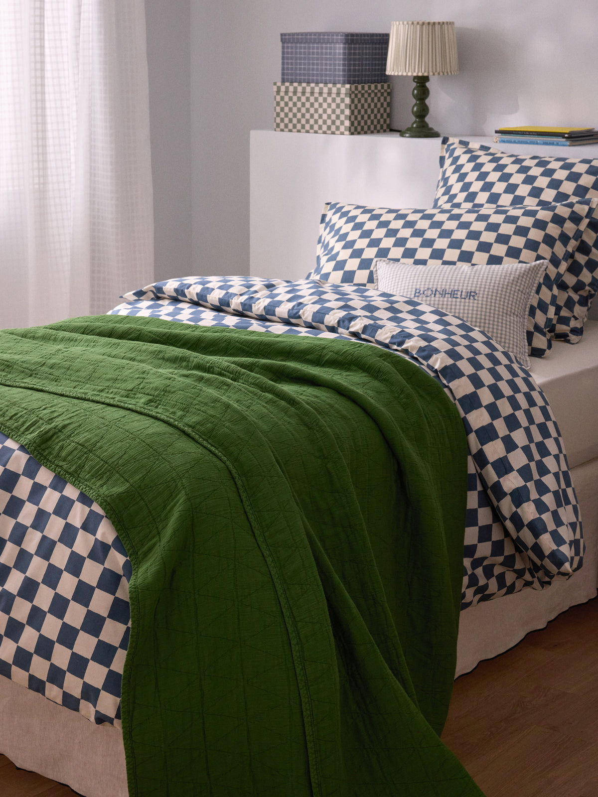 Cotton piqué bedspread