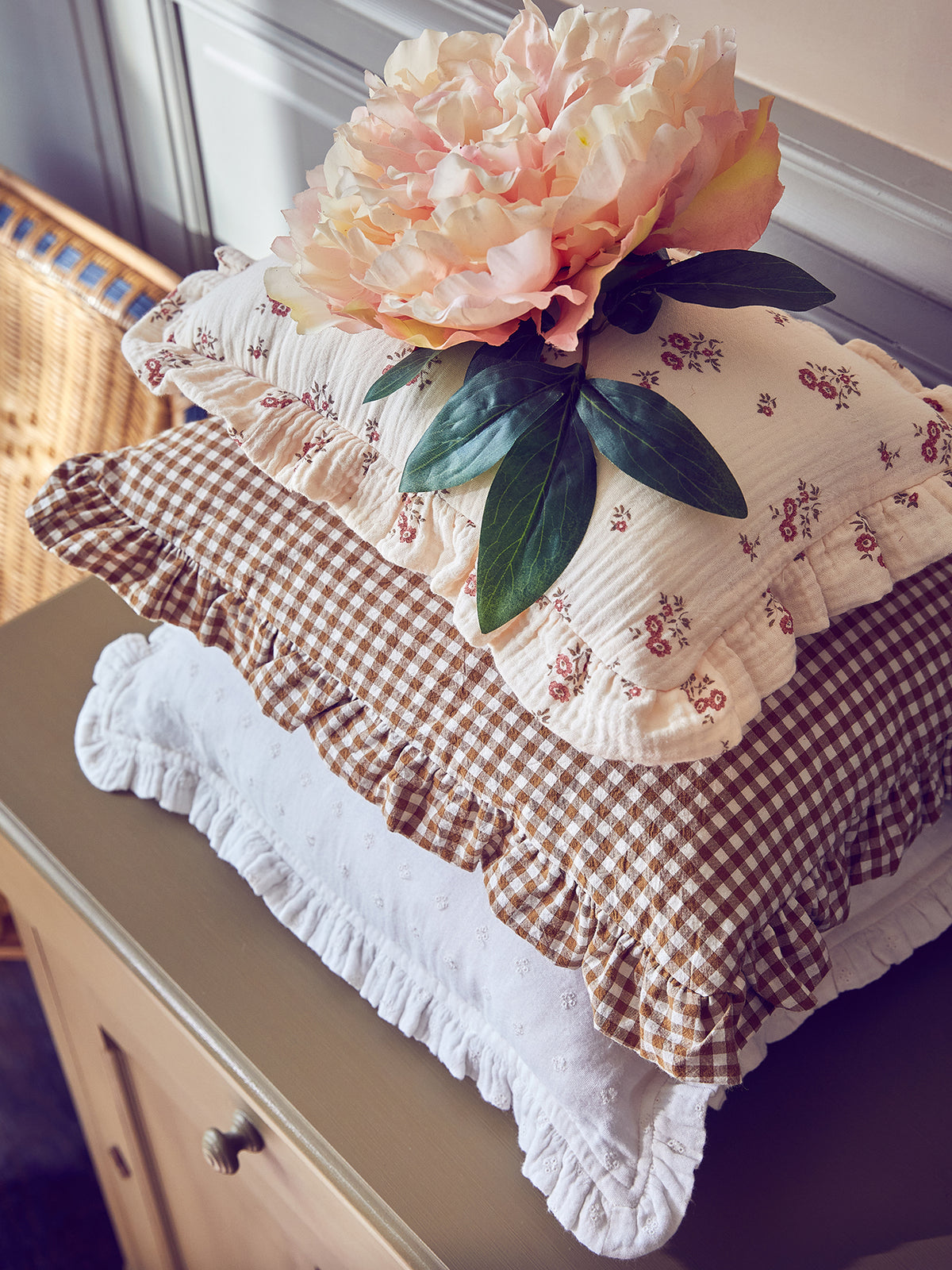 Amour gingham check cushion