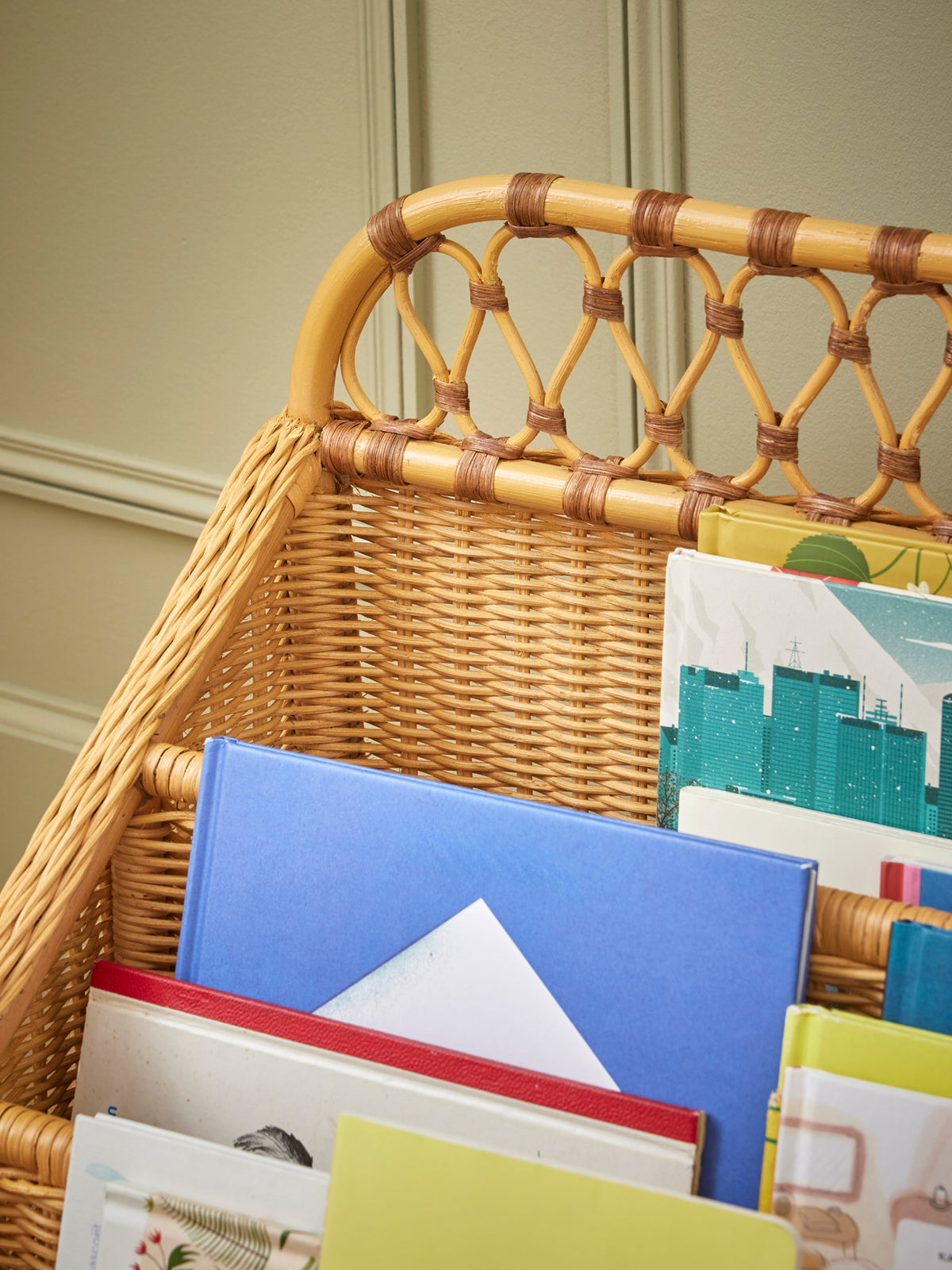 Book basket in rattan Marcel