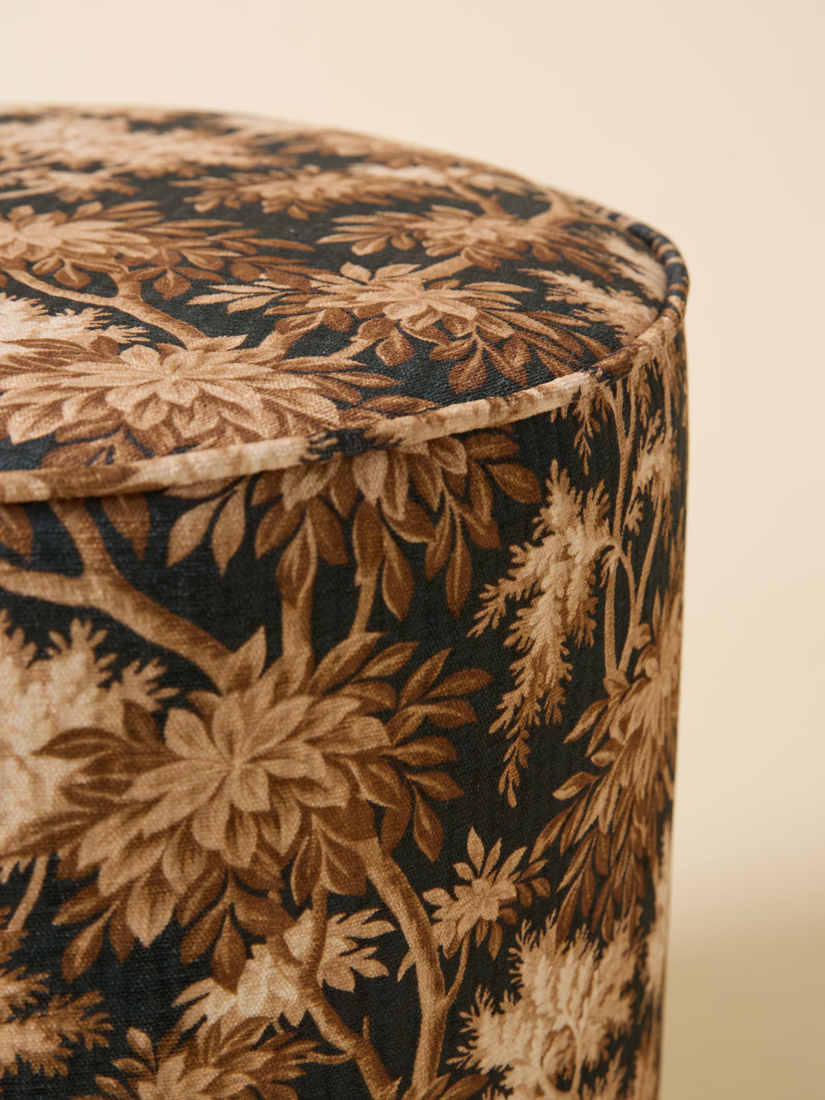 Pouf tapissier à motifs