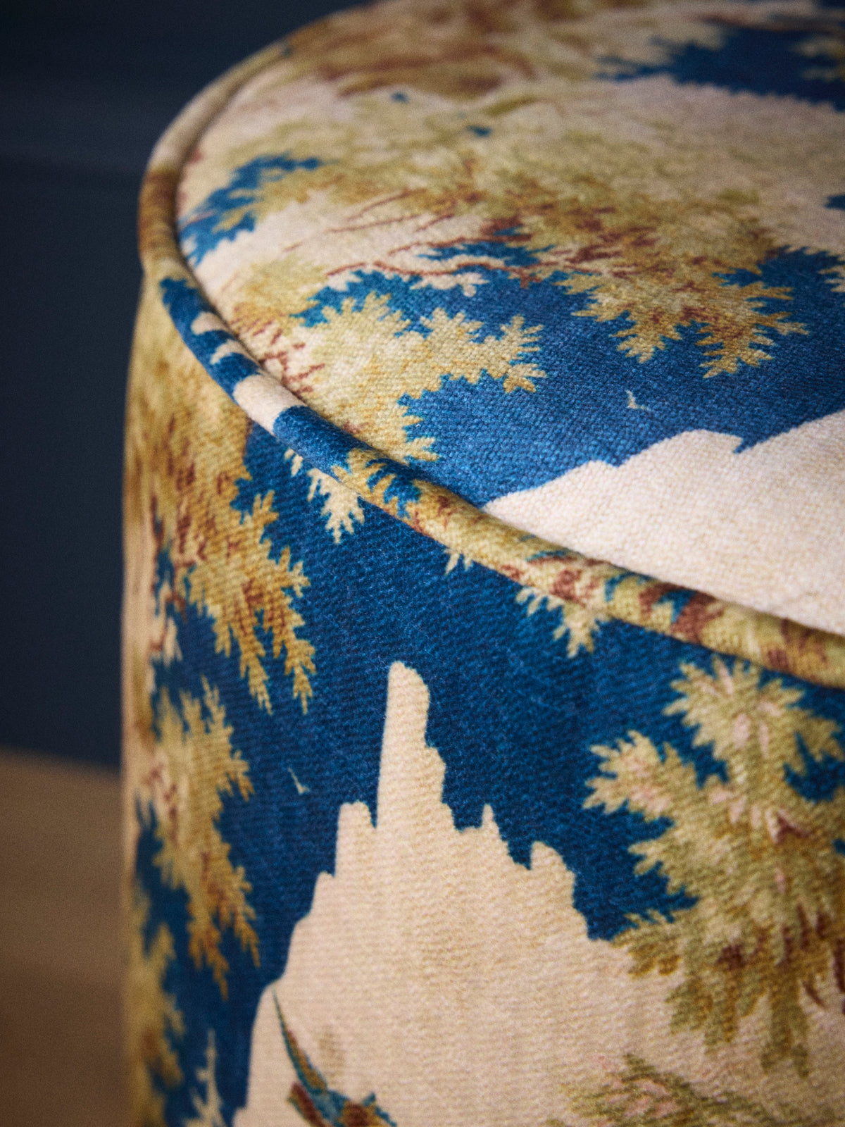 Pouf tapissier à motifs
