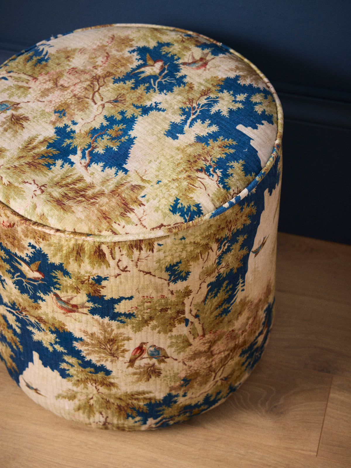 Pouf tapissier à motifs