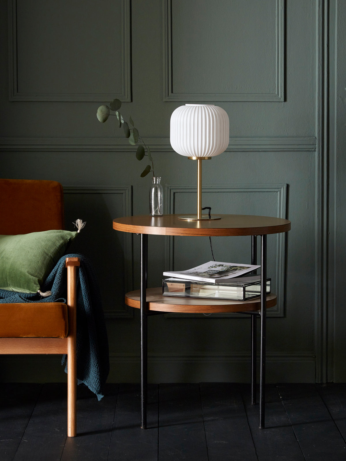 Brass lamp with grooved glass