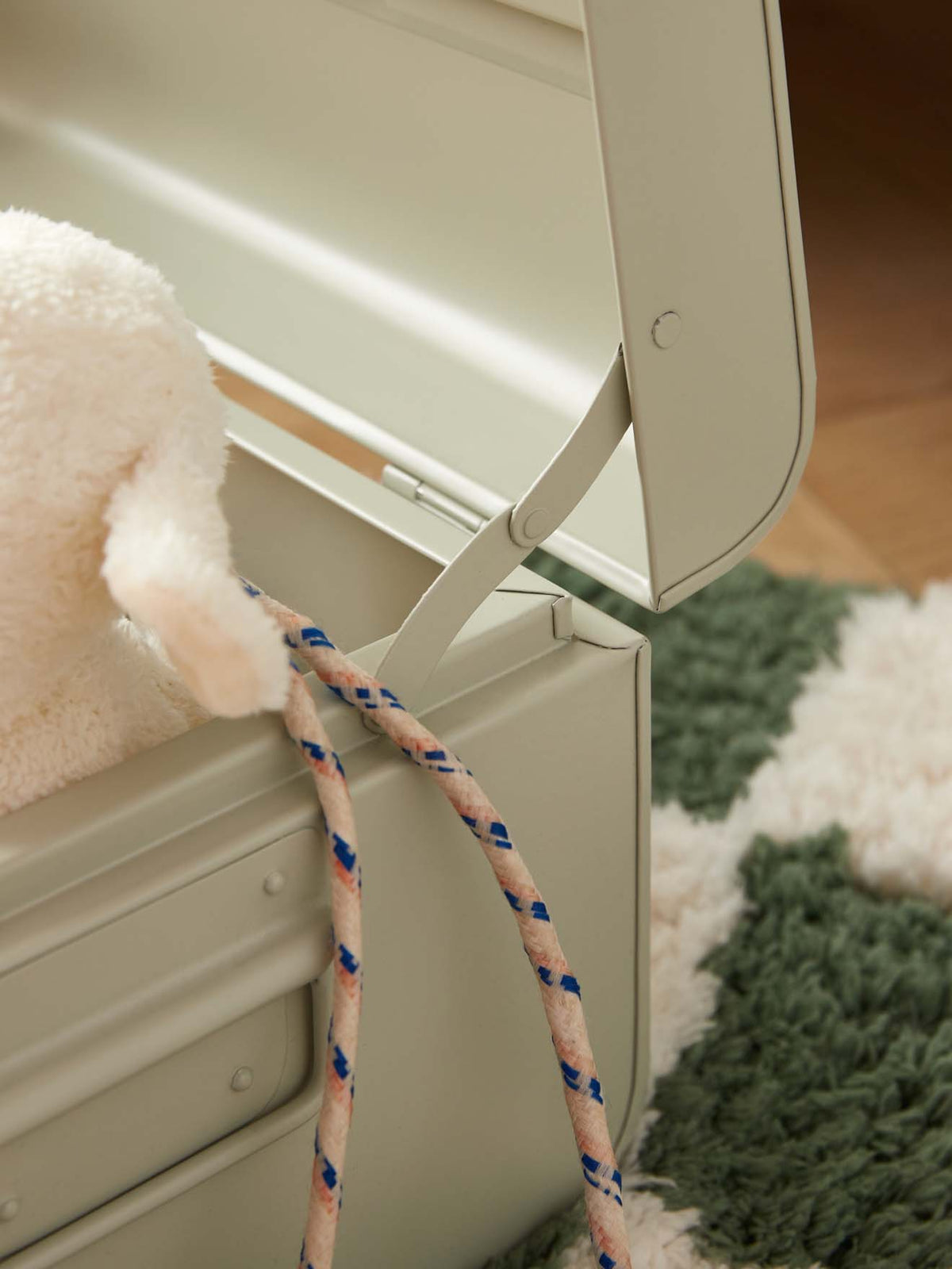 Metal storage trunk