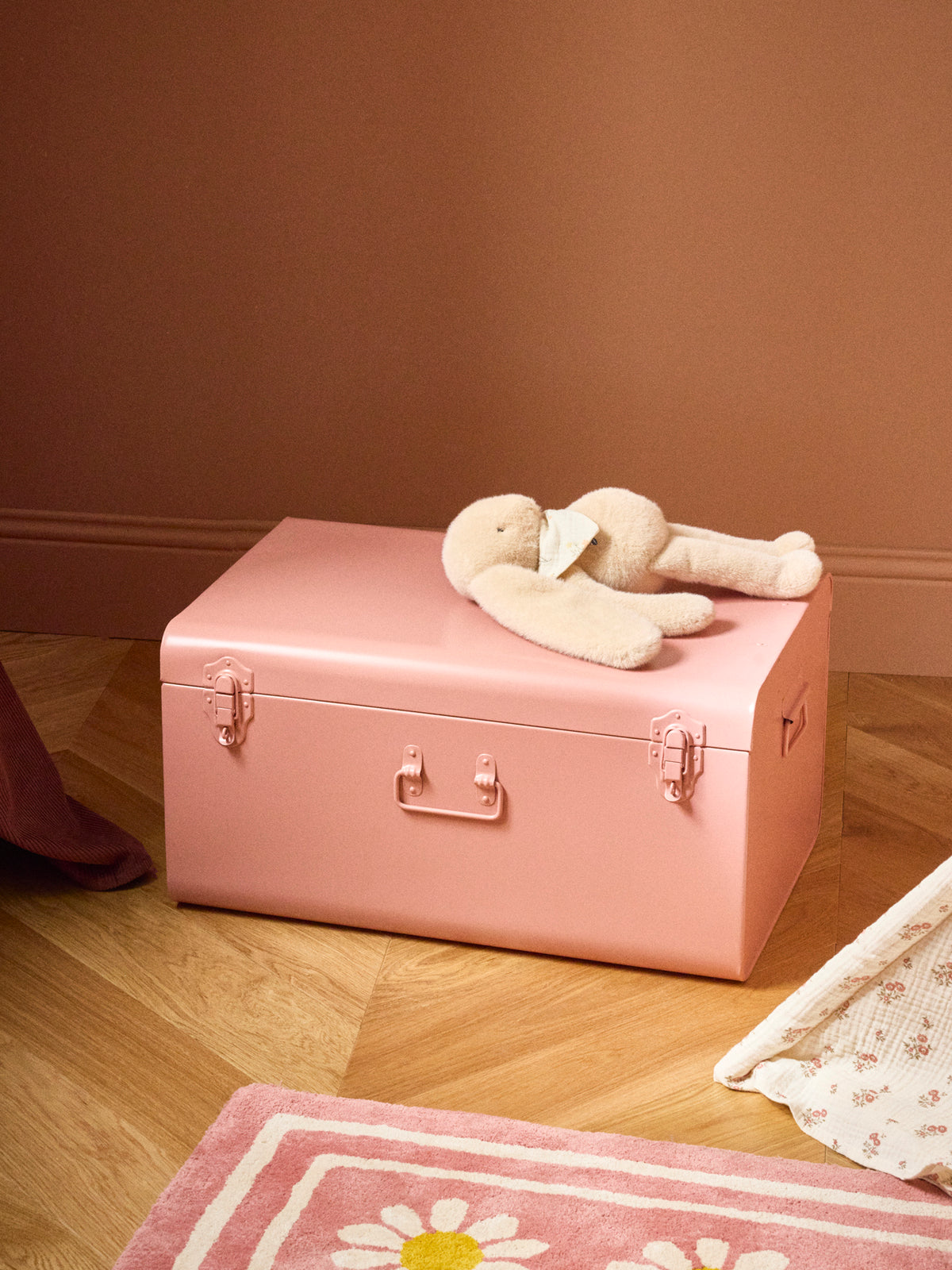 Metal storage trunk
