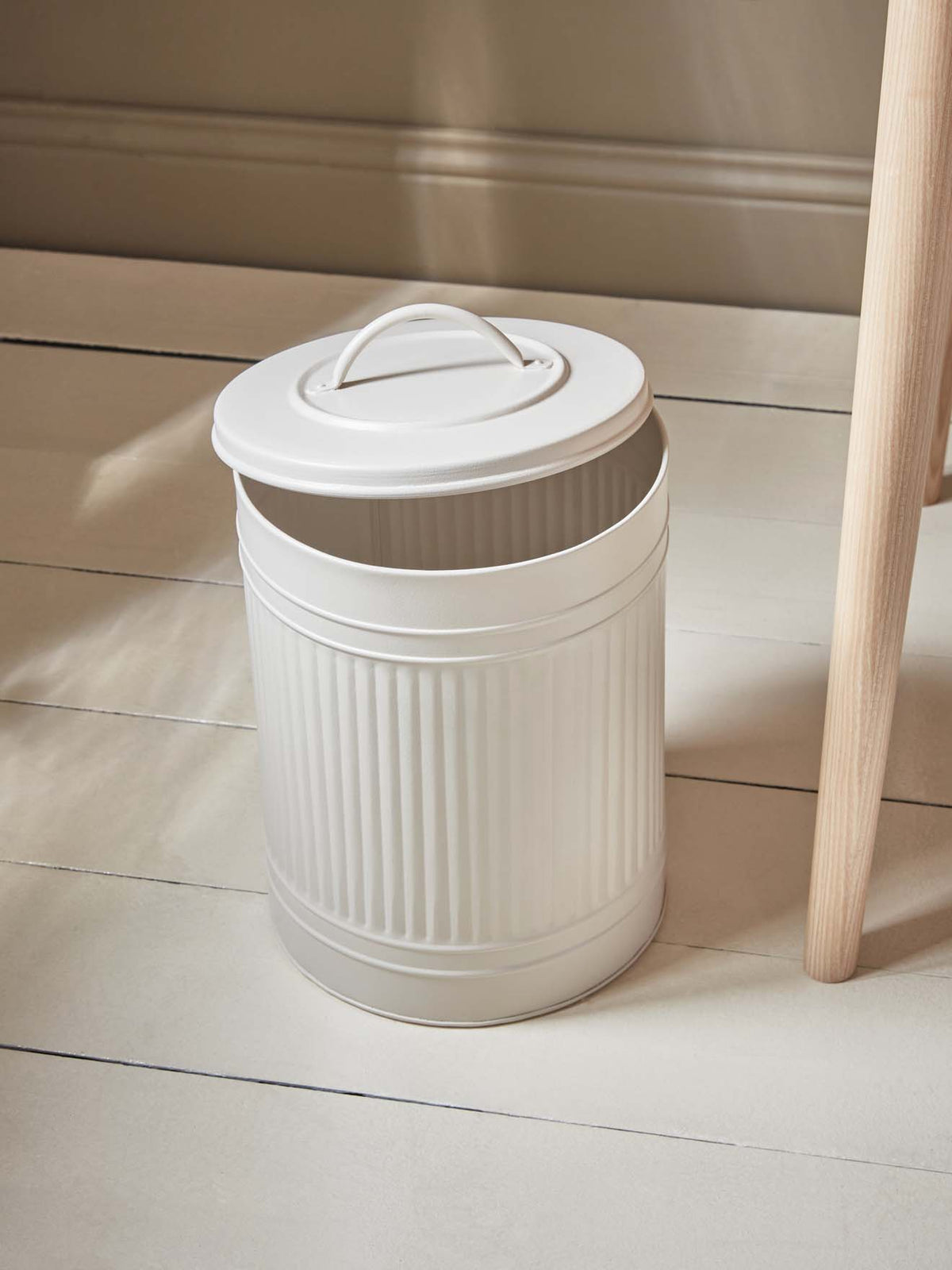 Paper waste basket
