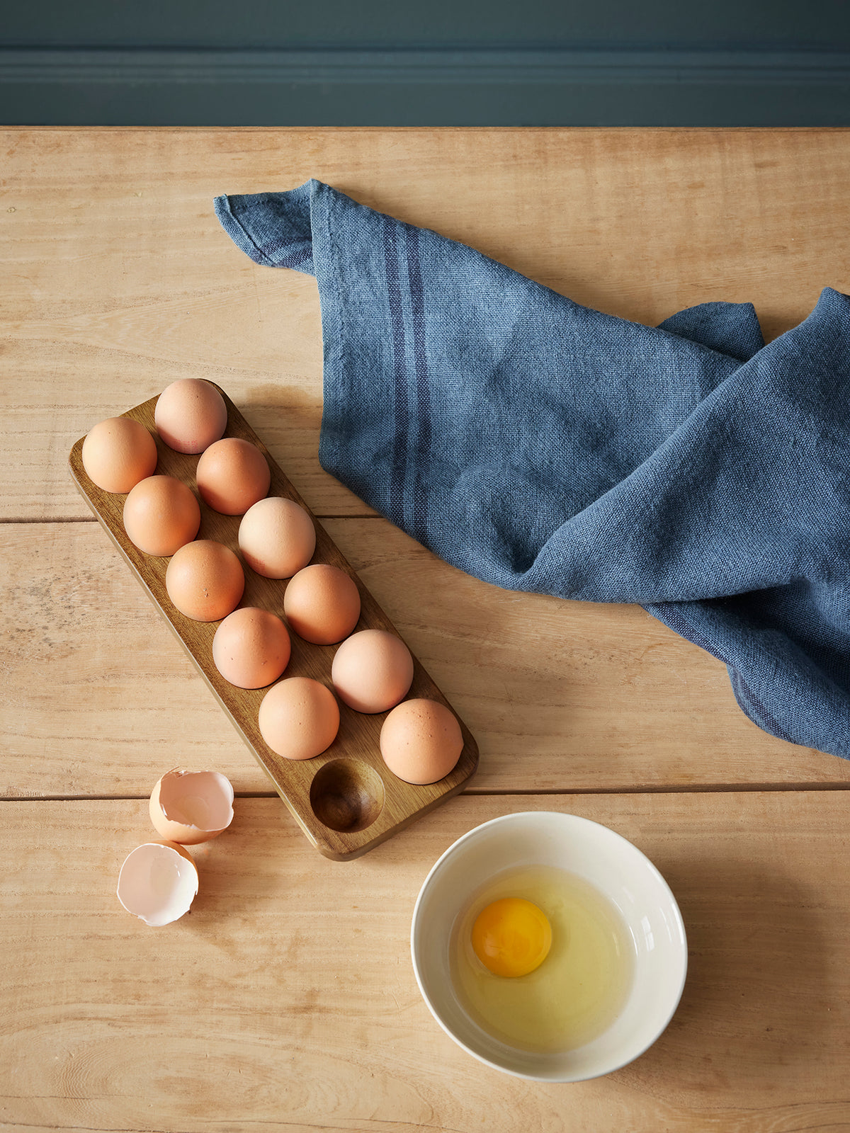 Acacia wood egg stand