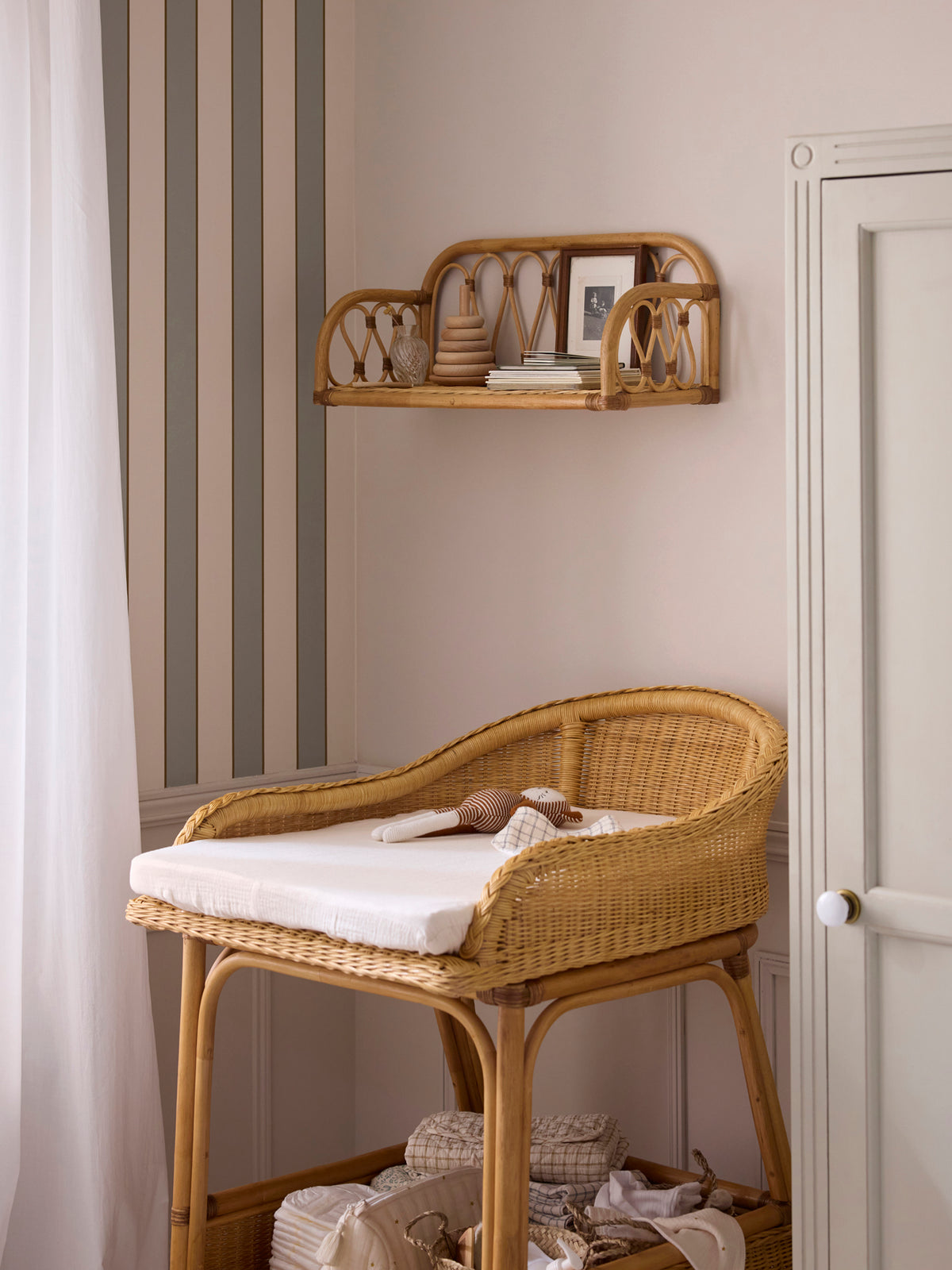 Rattan shelving unit "Lou"