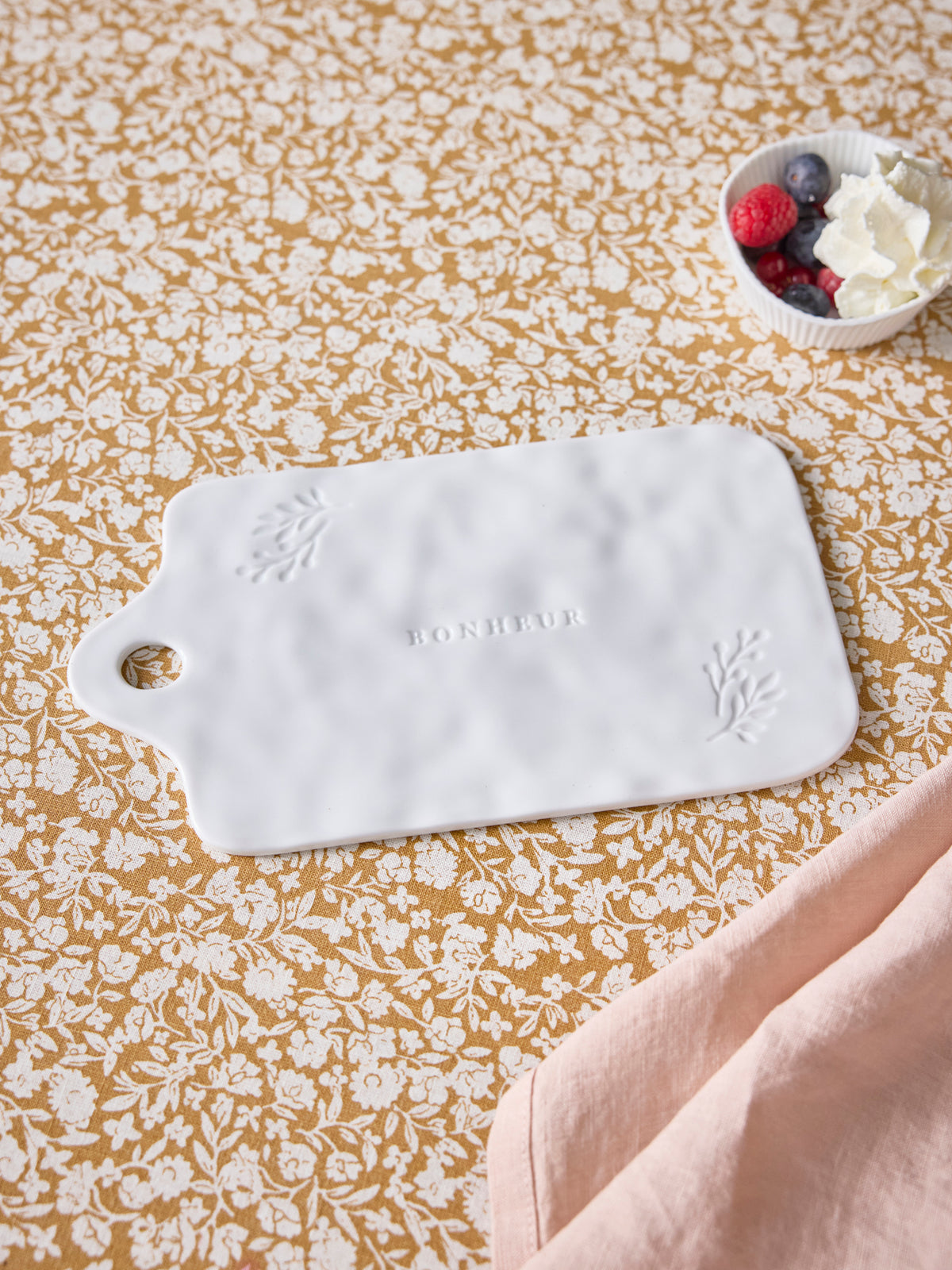 Ceramic presentation plate
