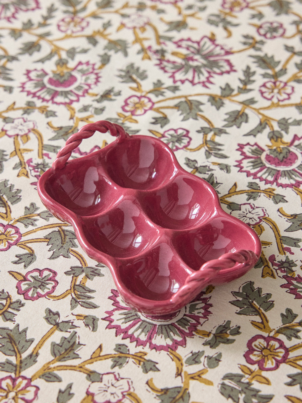 Ceramic egg holder