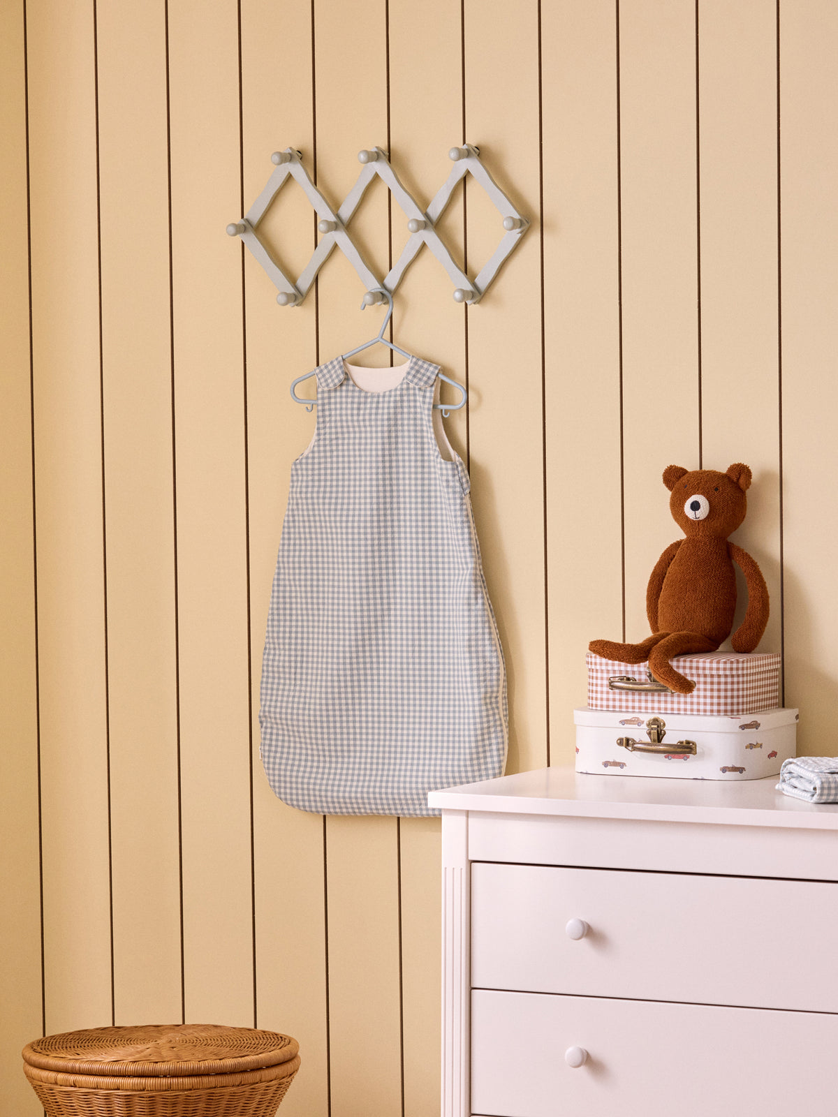 Wooden accordion coat hook