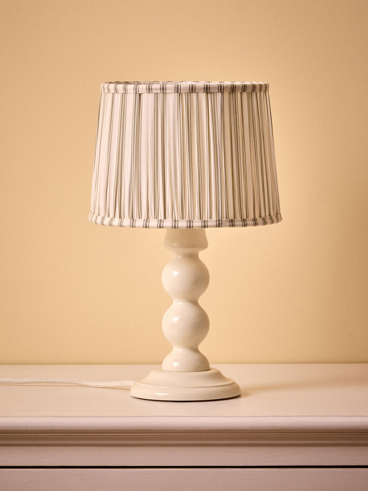 Pleated lamp shade with stripes - small