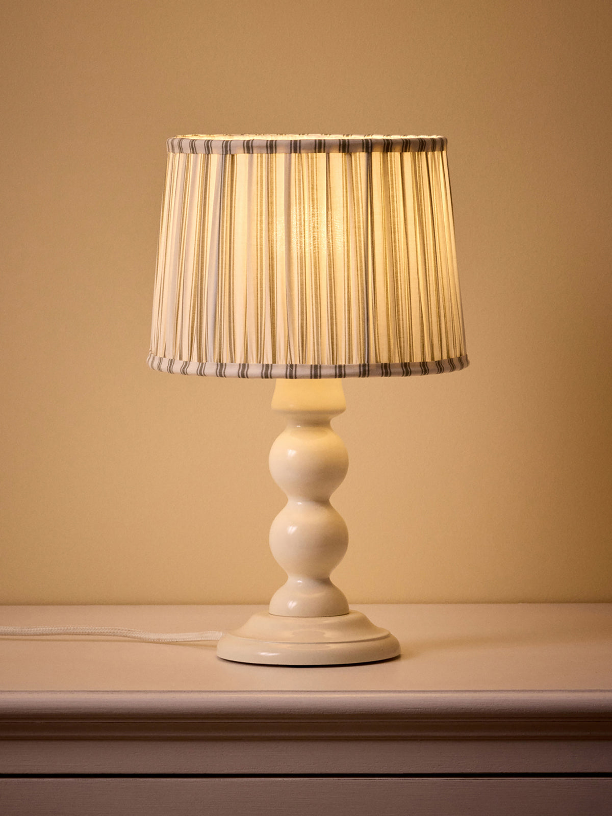 Pleated lamp shade with stripes - small