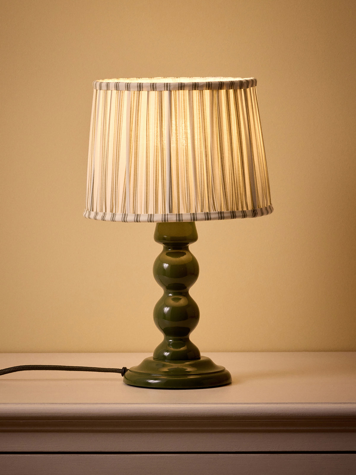 Pleated lamp shade with stripes - small