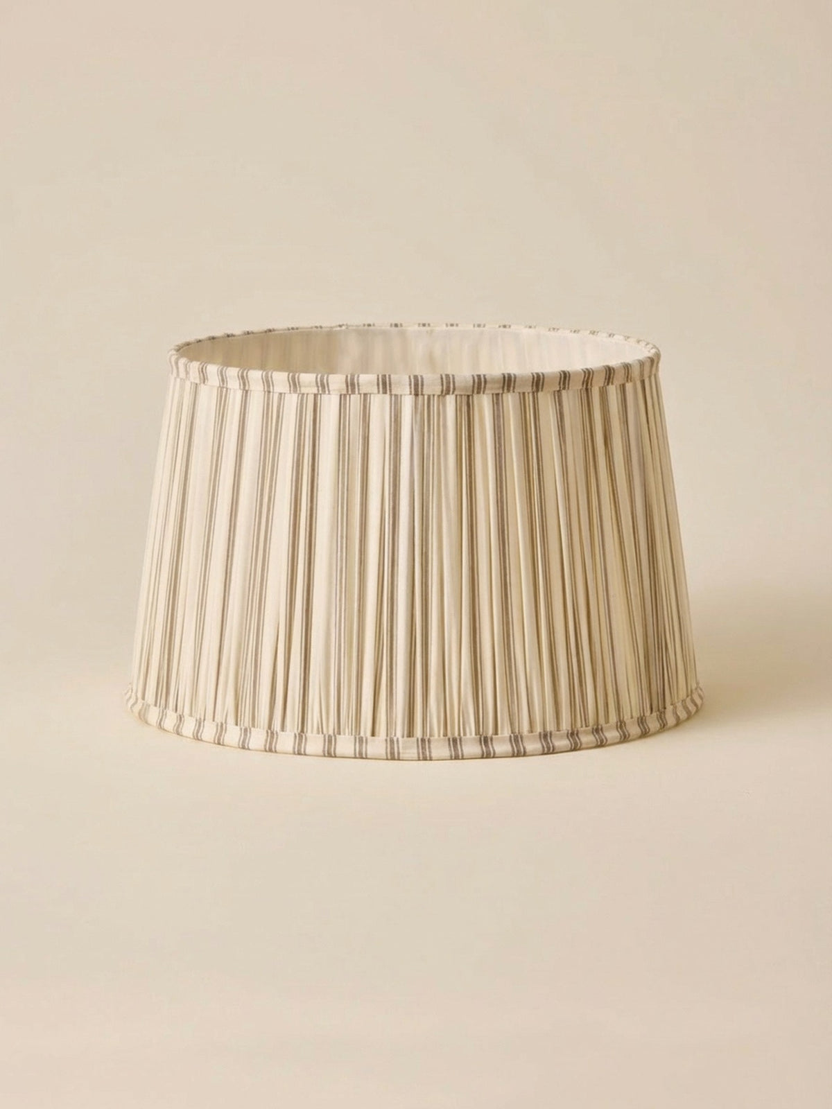 Pleated lamp shade with stripes - medium size