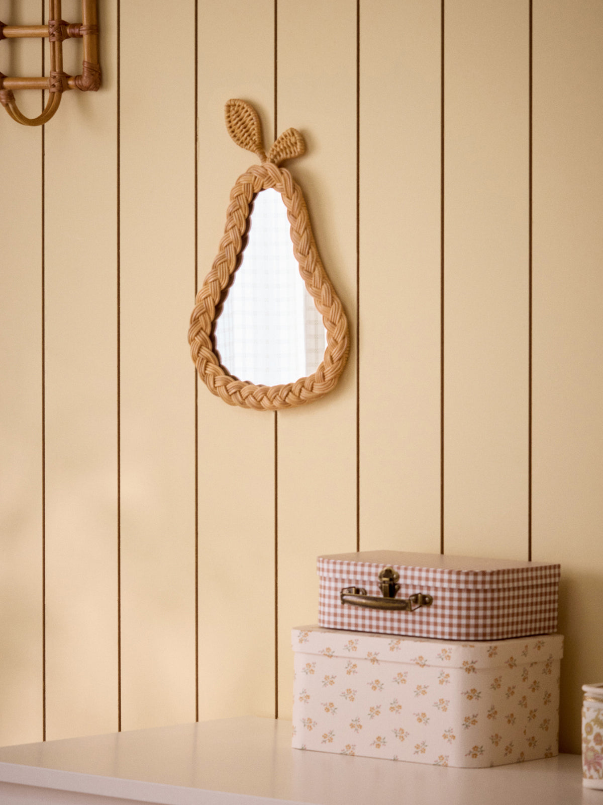 Pear-shaped wicker wall mirror