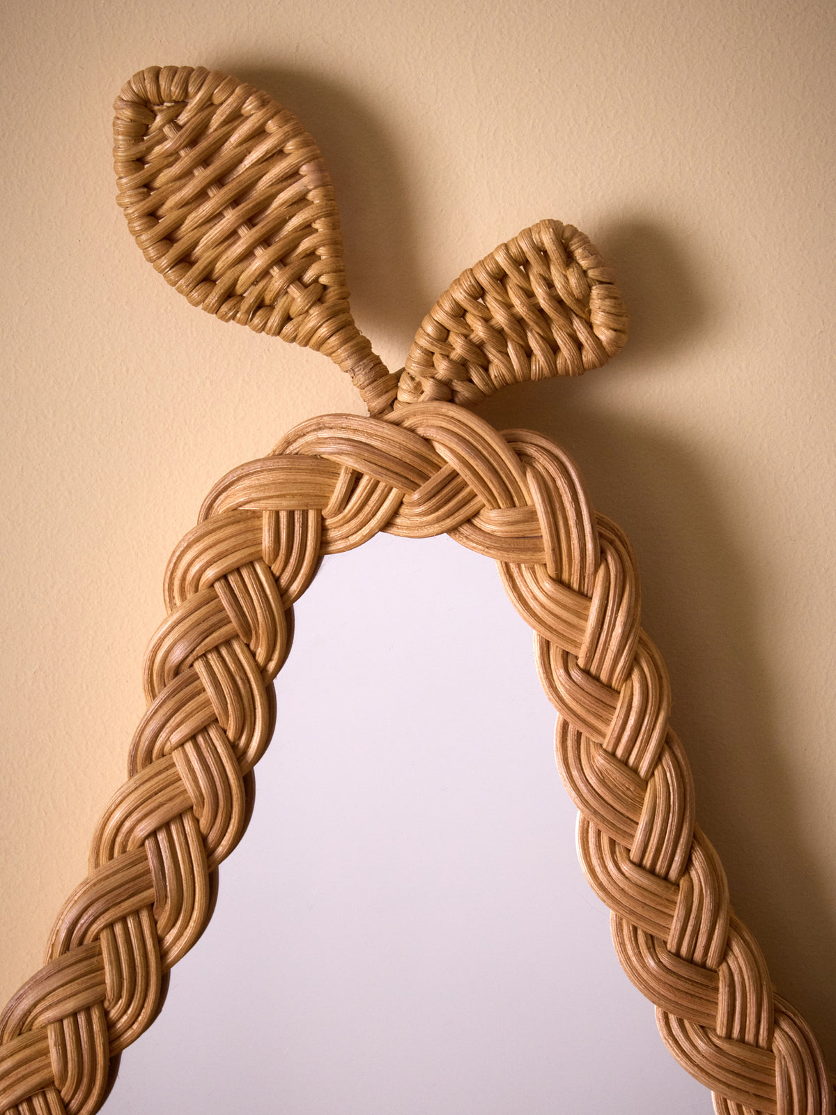 Pear-shaped wicker wall mirror