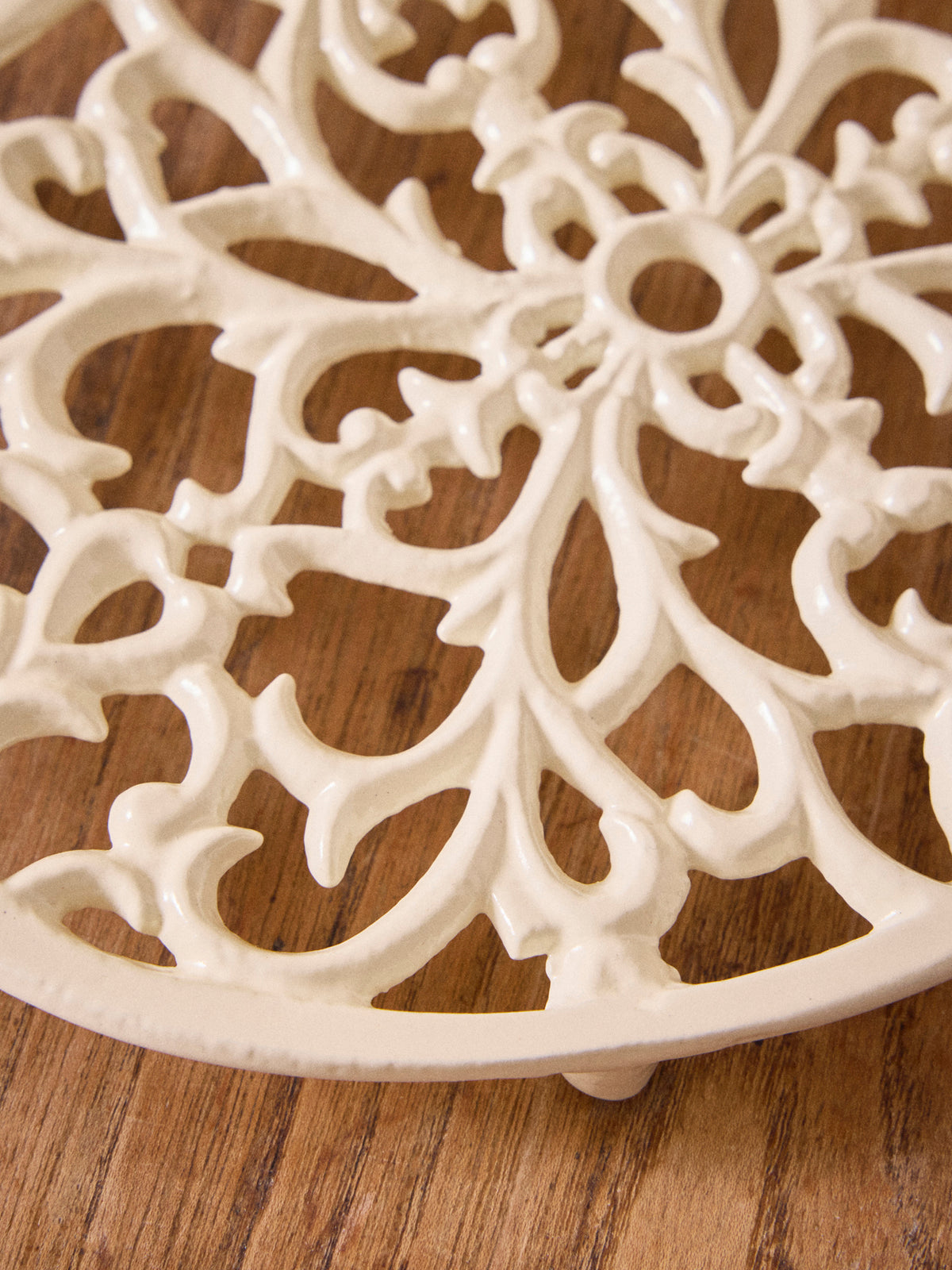 Oval cast trivet