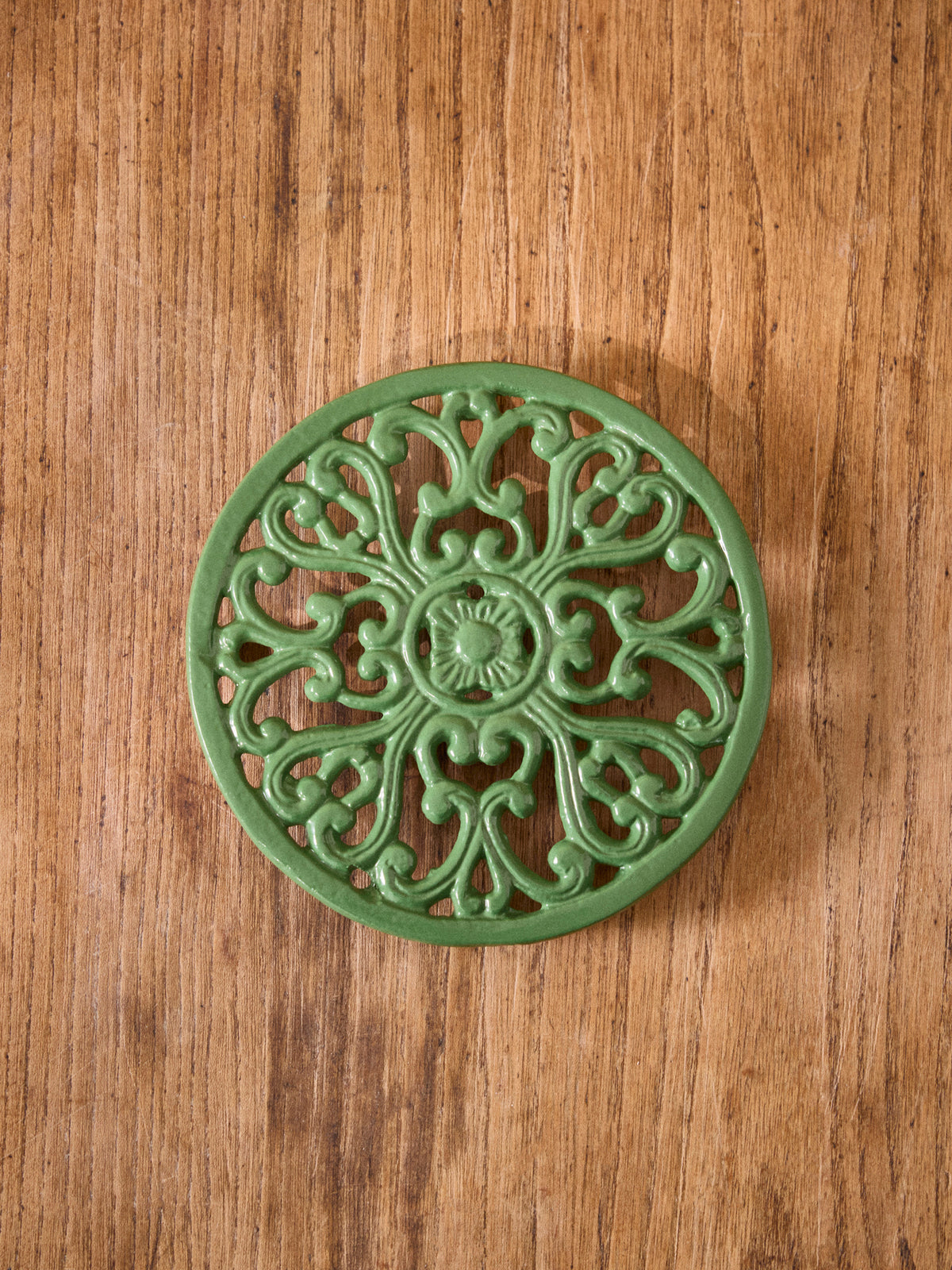 Round cast trivet