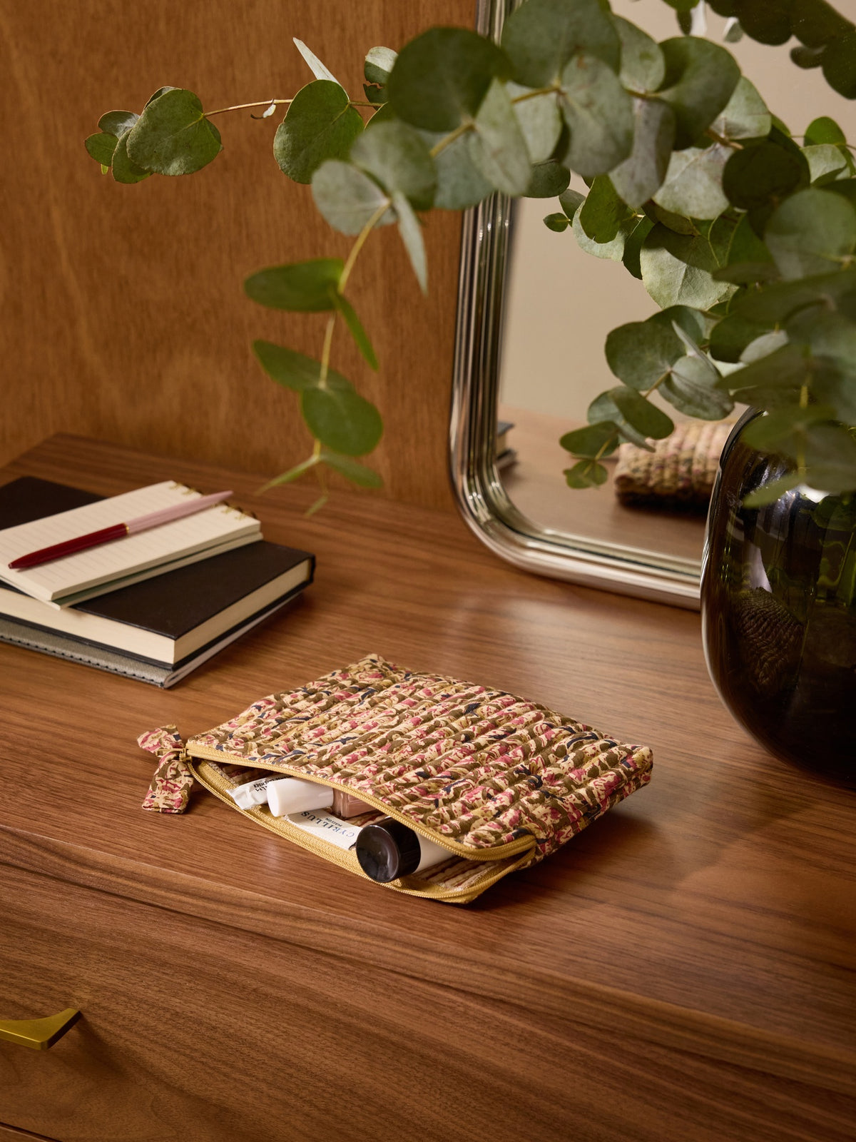 Small case with Agra Flowers Indian print