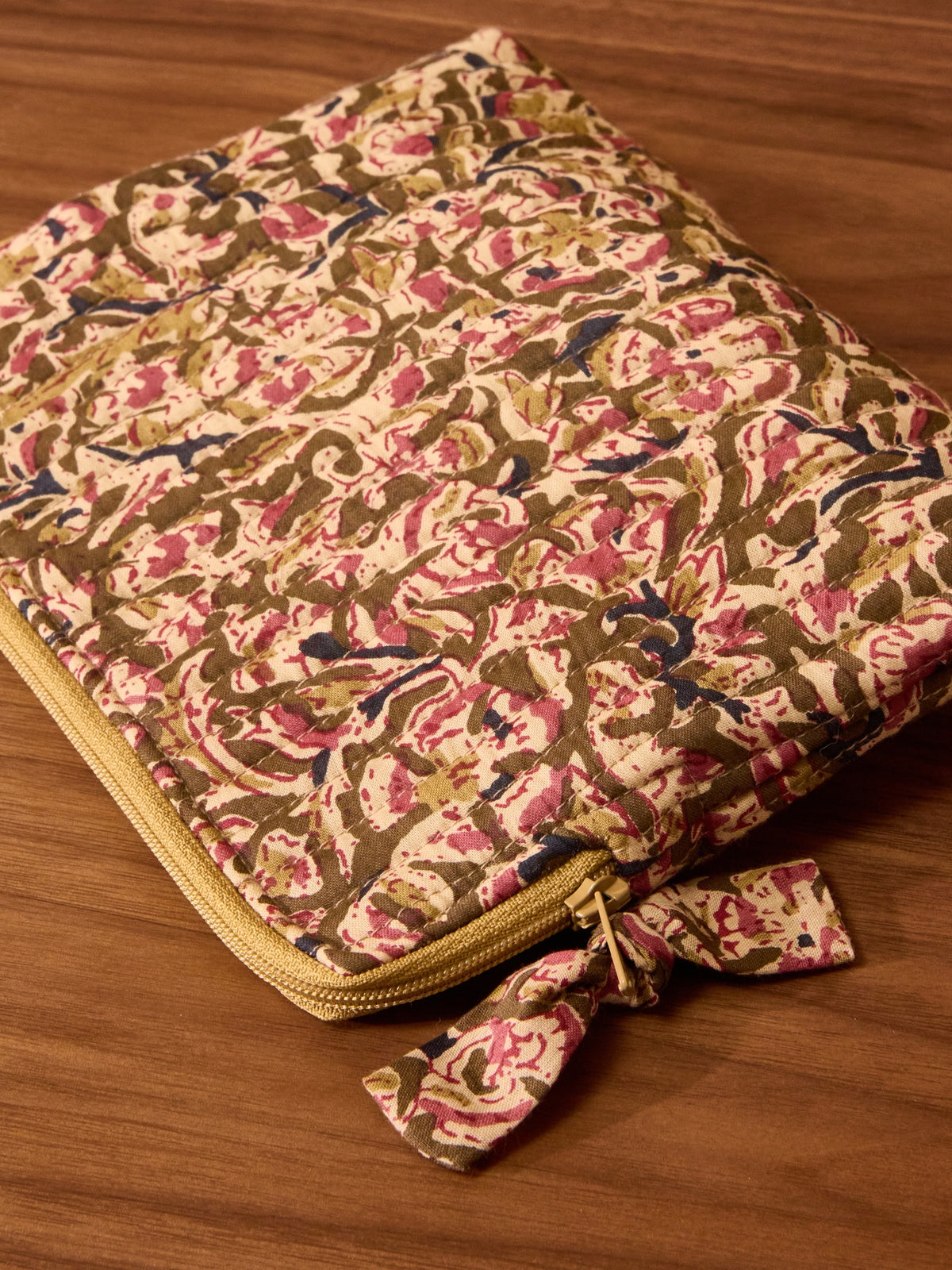 Small case with Agra Flowers Indian print