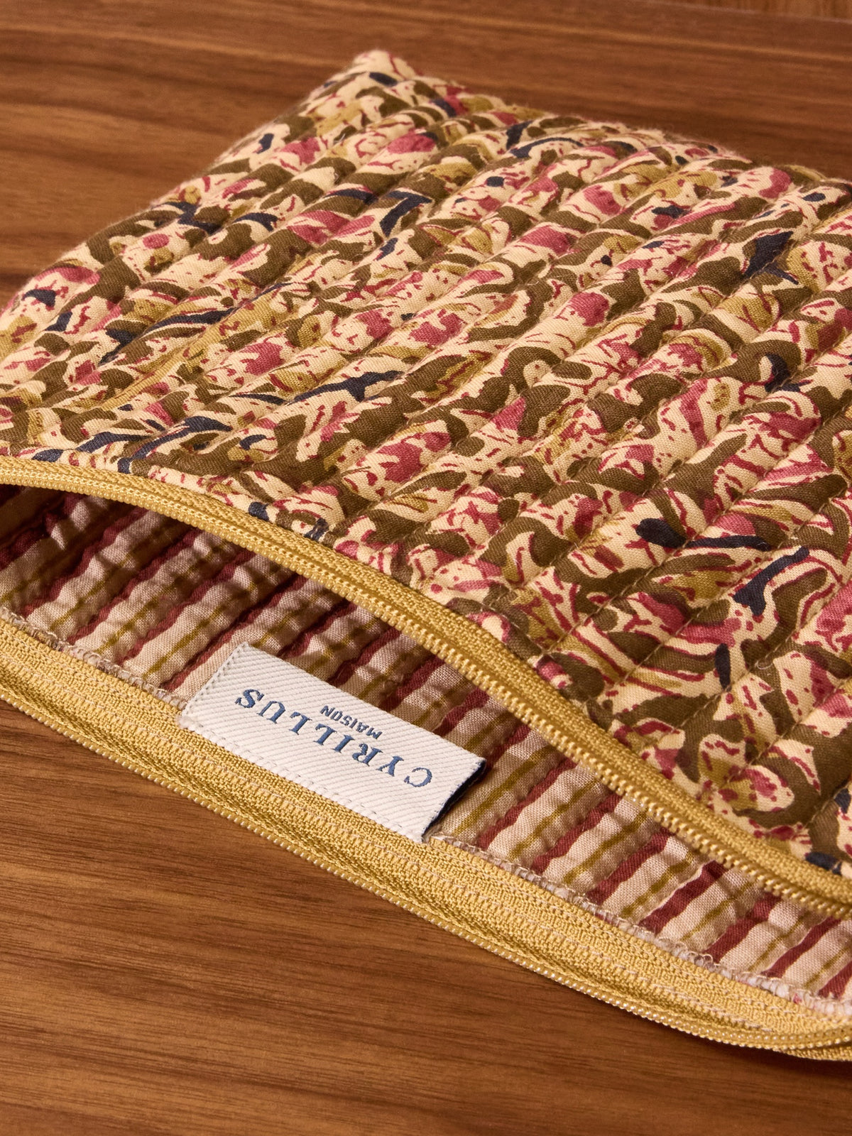 Small case with Agra Flowers Indian print