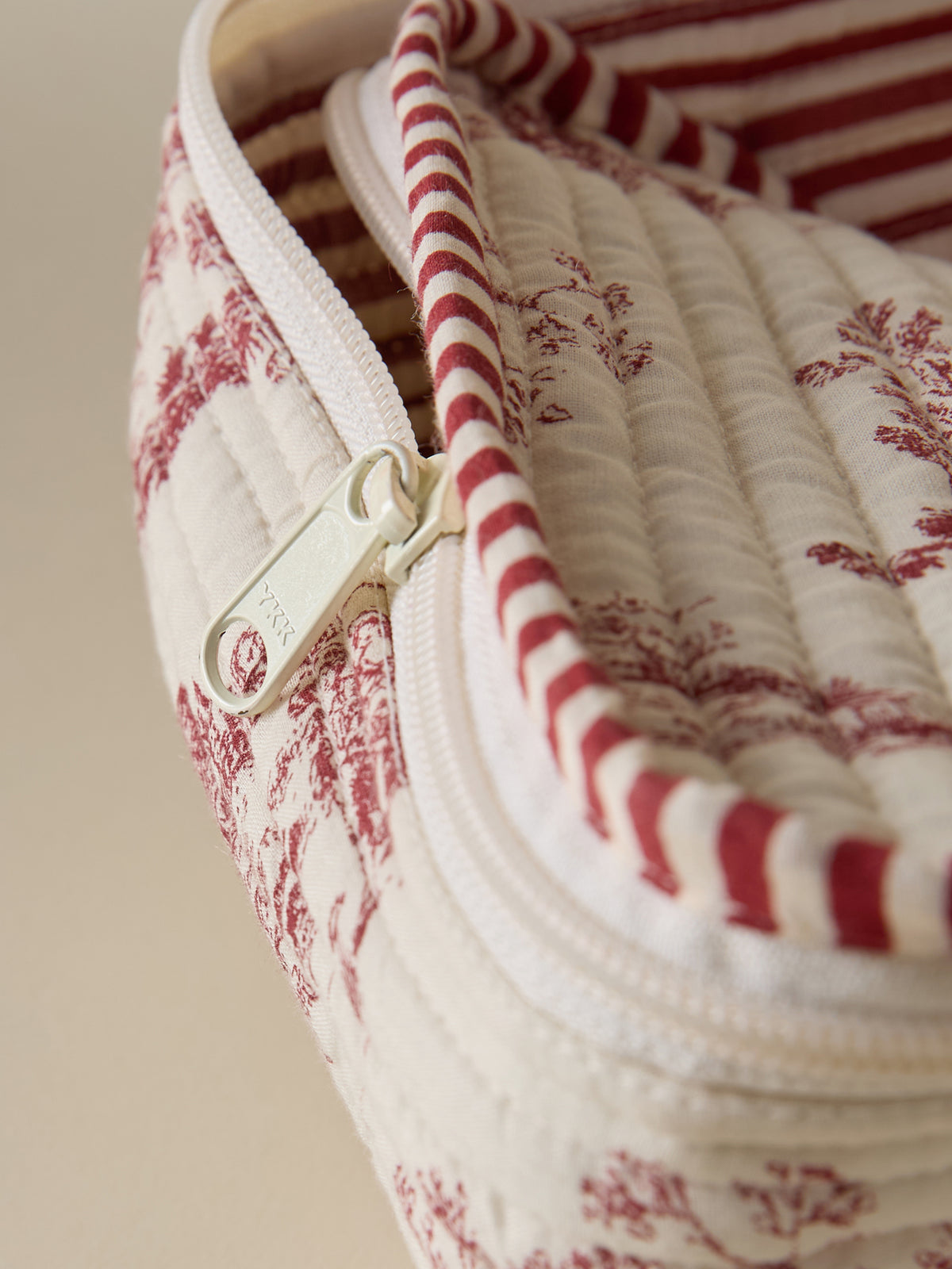 Valisette matelassée esprit toile de Jouy