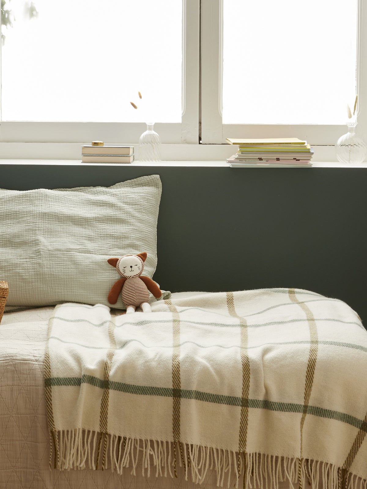 Crocheted cat plush toy