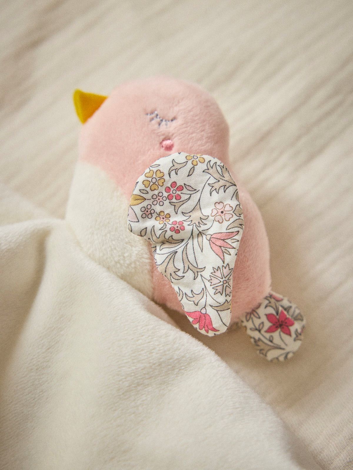 Doudou oiseau en tissu Liberty