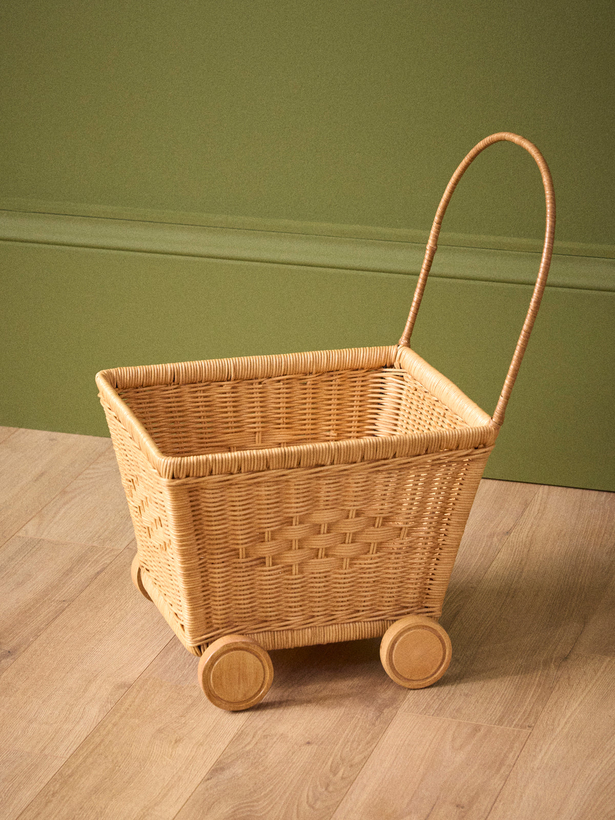 Chariot enfant en rotin