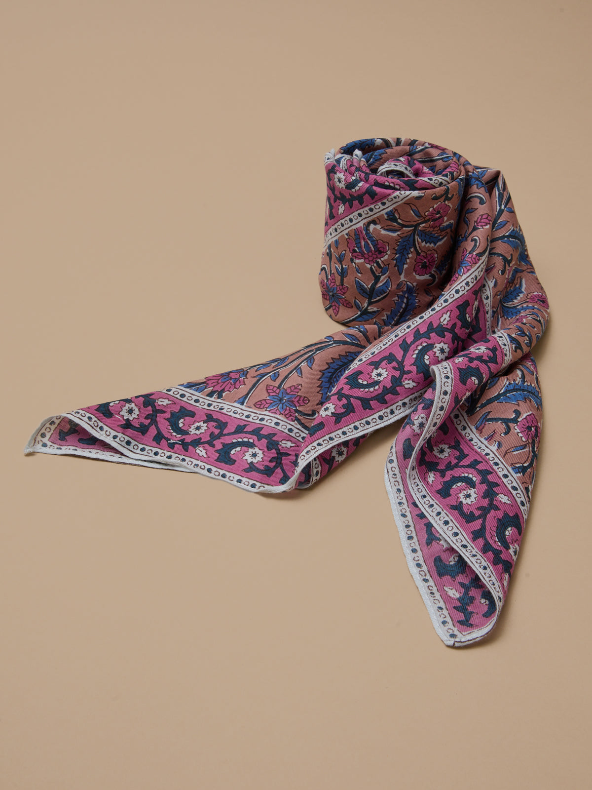 Foulard imprimé fleuri femme
