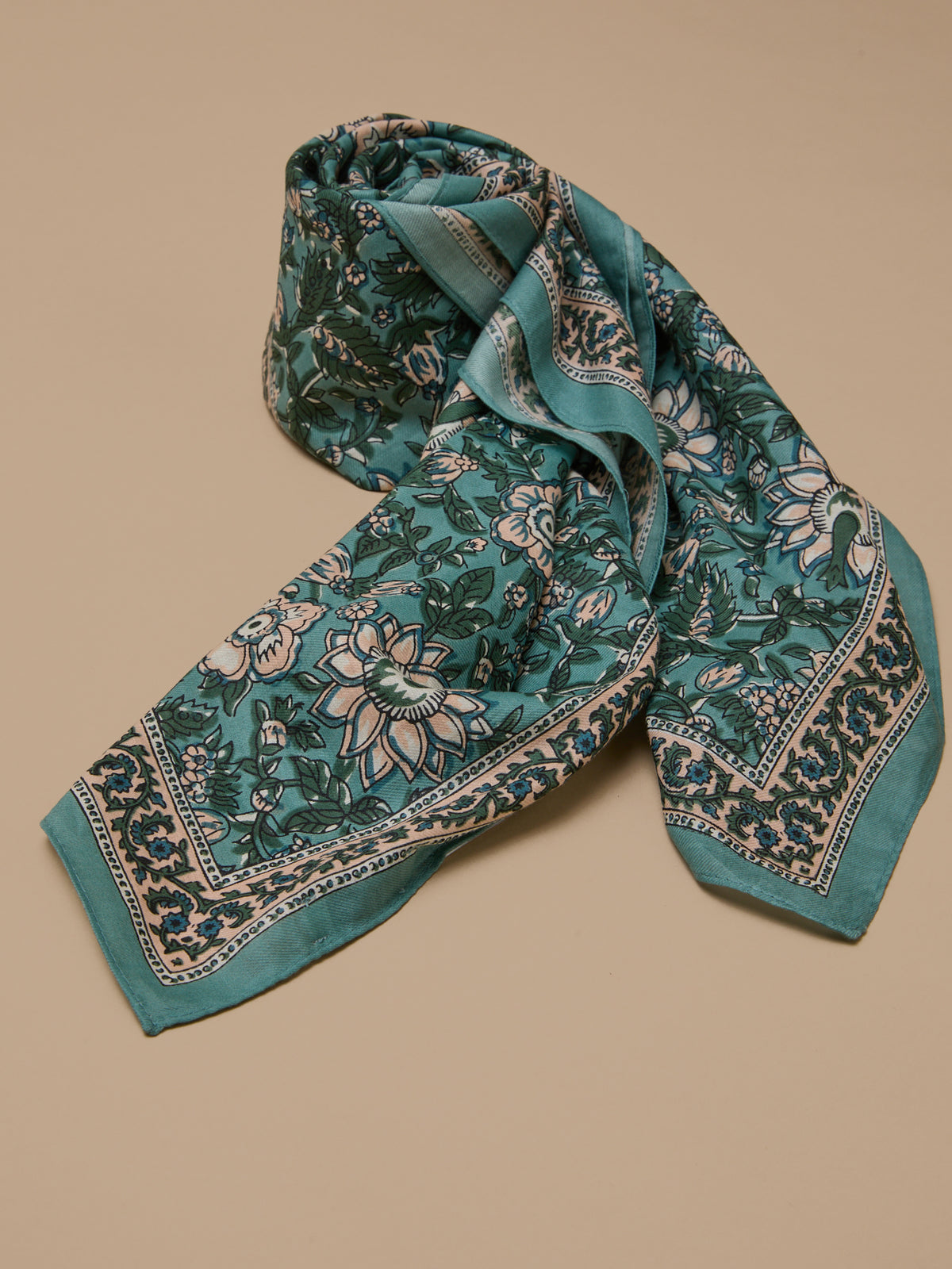Foulard imprimé fleuri femme